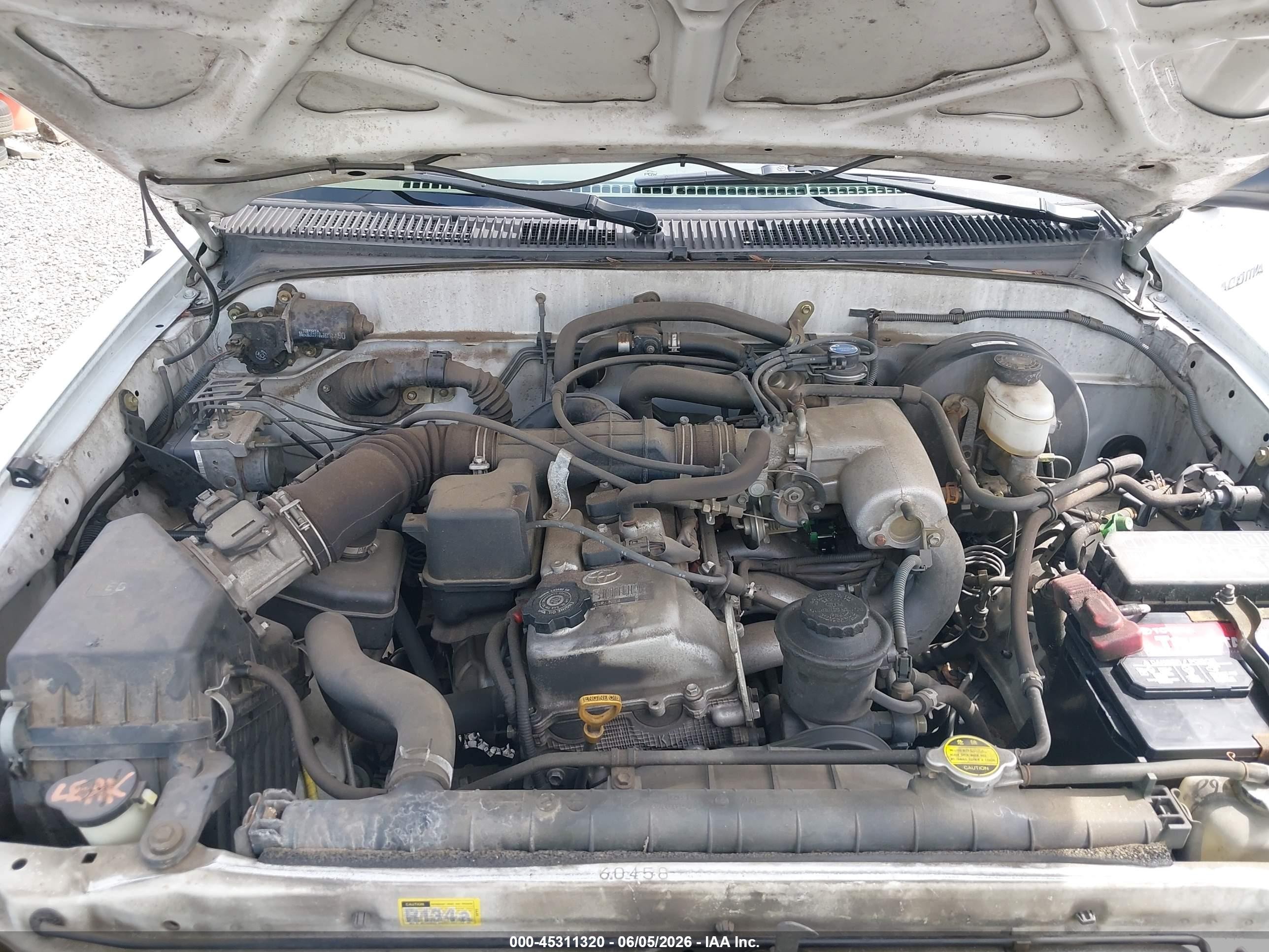 2004 Toyota Tacoma   White vin: 5TEPM62N44Z366032