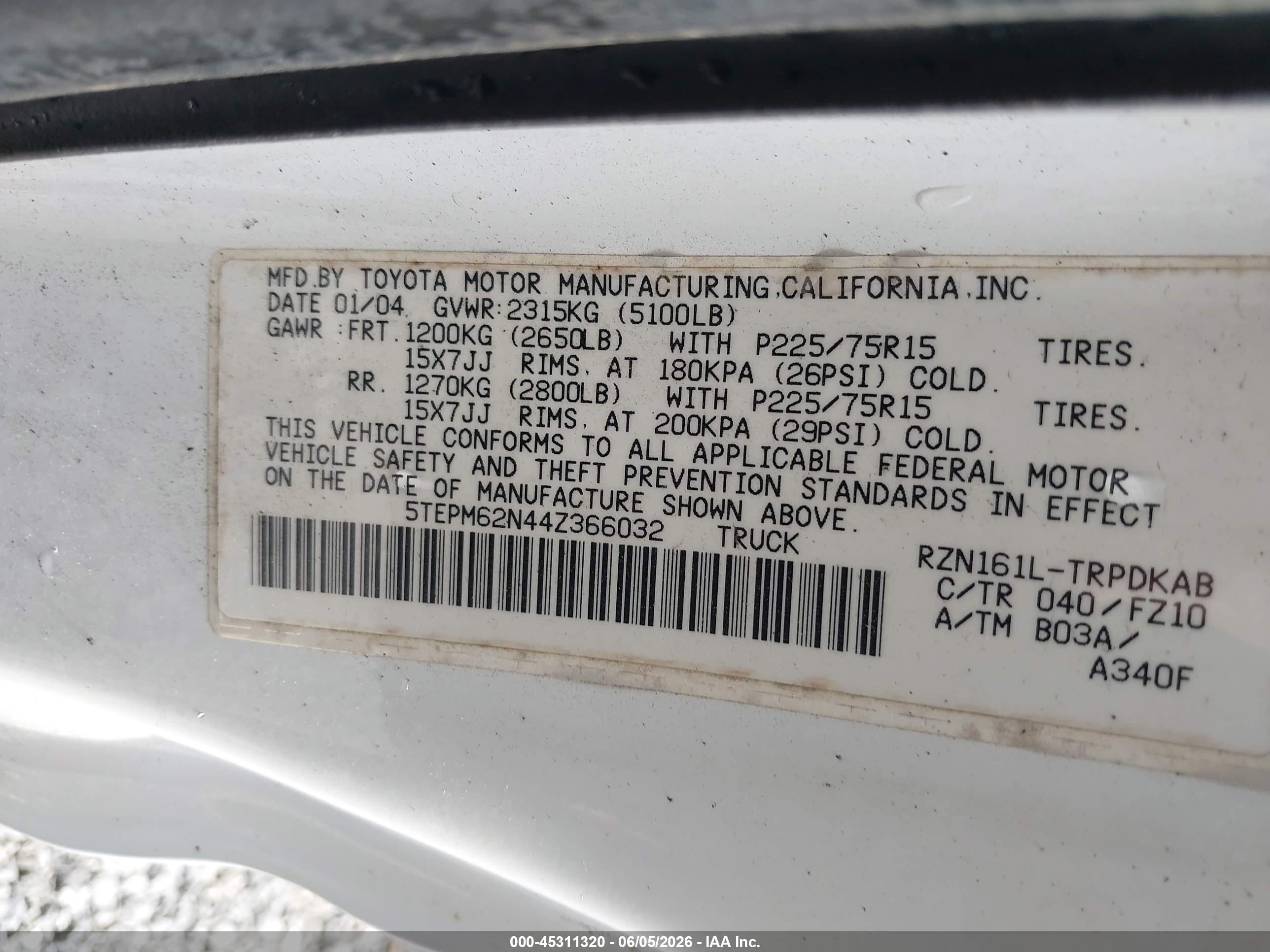 2004 Toyota Tacoma   White vin: 5TEPM62N44Z366032