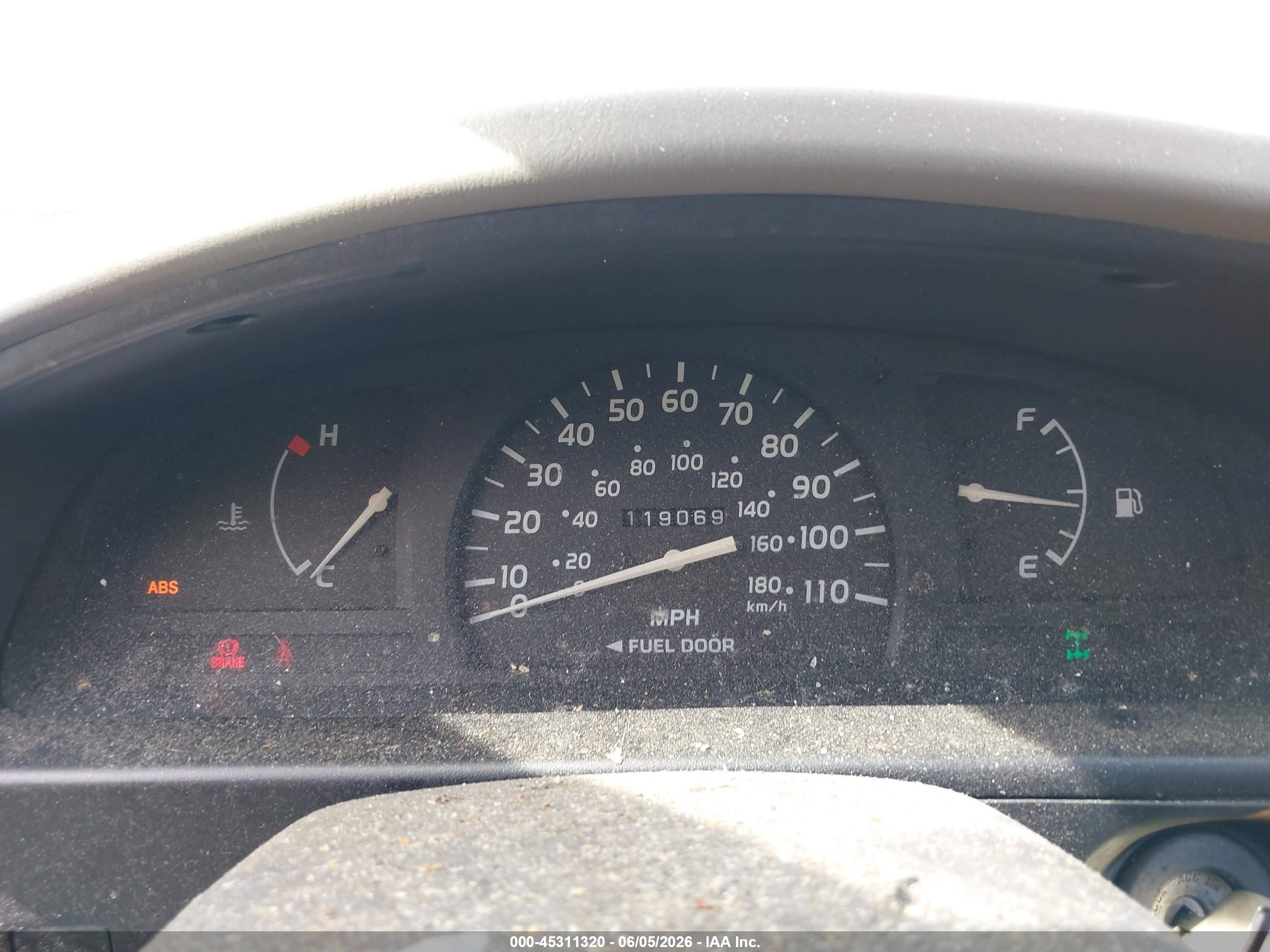 2004 Toyota Tacoma   White vin: 5TEPM62N44Z366032