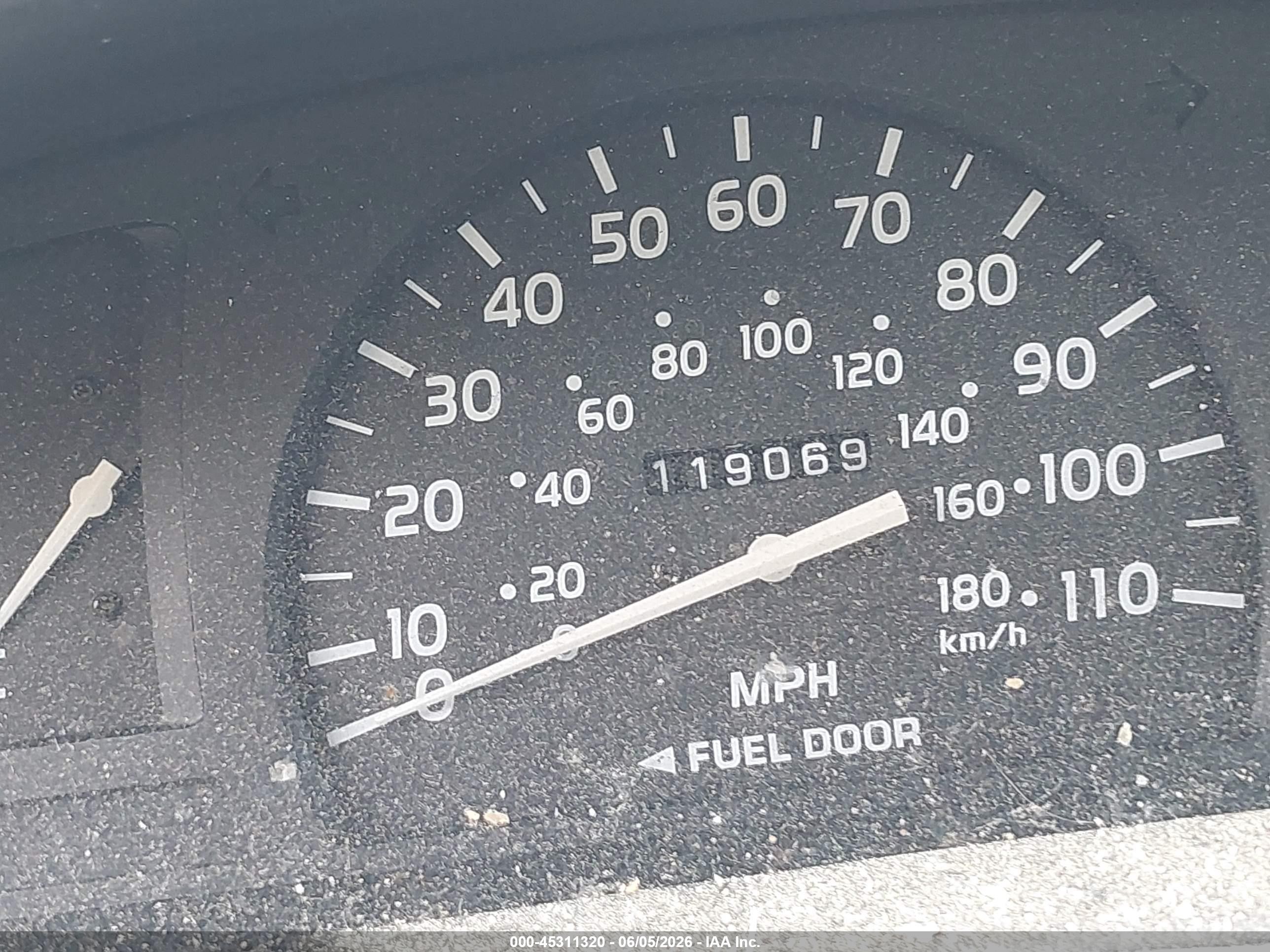2004 Toyota Tacoma   White vin: 5TEPM62N44Z366032