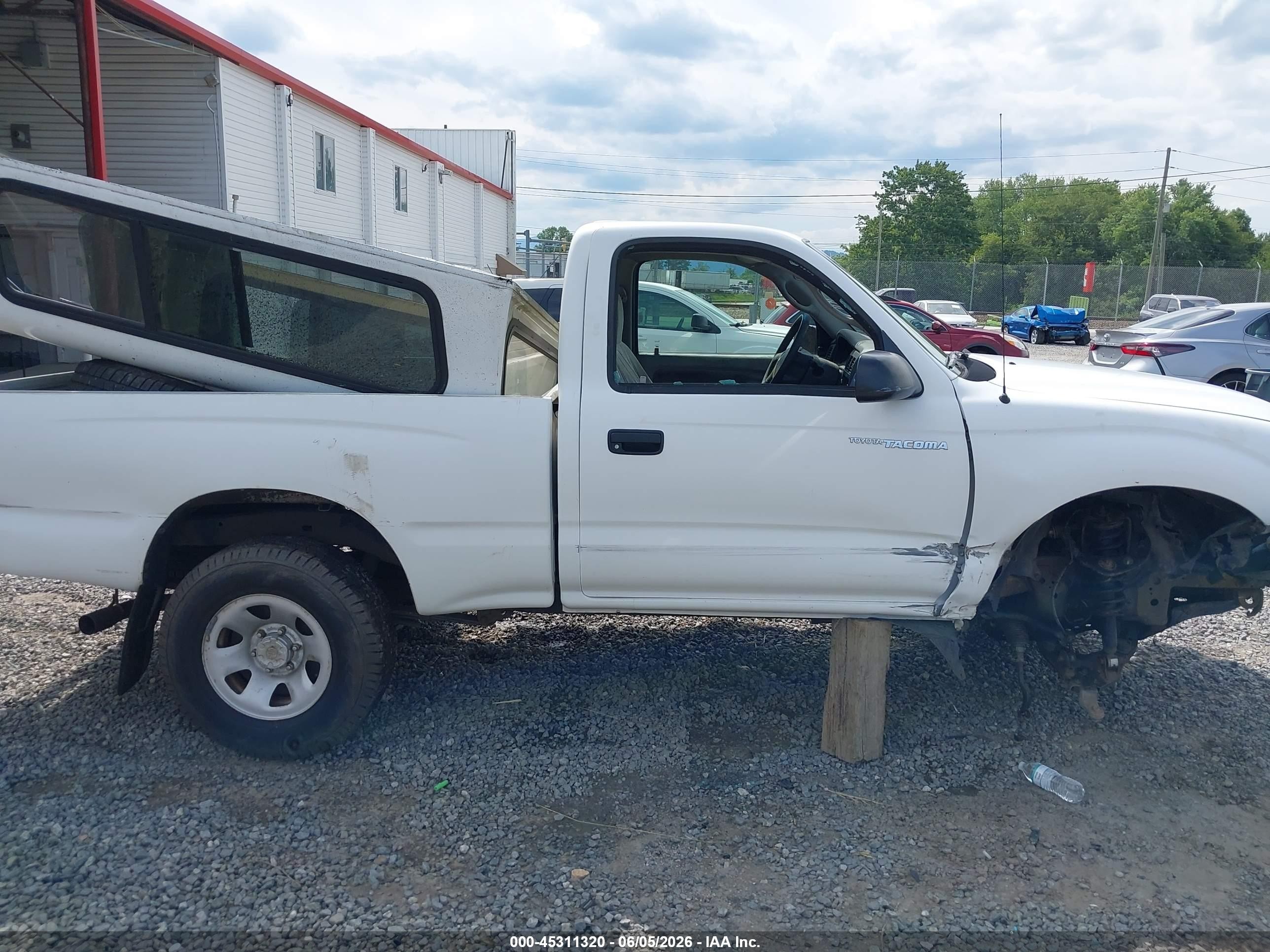 2004 Toyota Tacoma   White vin: 5TEPM62N44Z366032