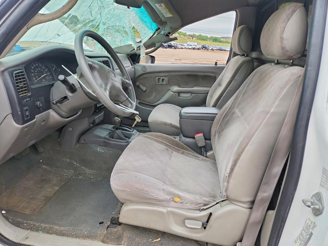 2002 Toyota Tacoma Base White vin: 5TEPM62N52Z041404