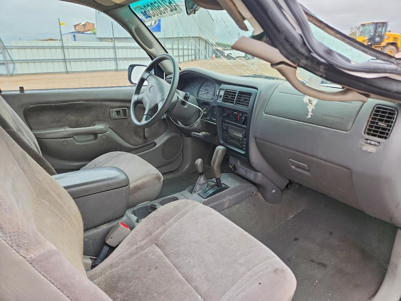 2002 Toyota Tacoma Base White vin: 5TEPM62N52Z041404