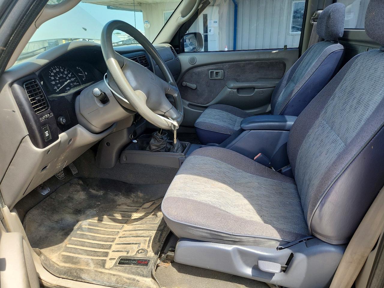 2002 Toyota Tacoma Base Silver vin: 5TEPM62N82Z887302