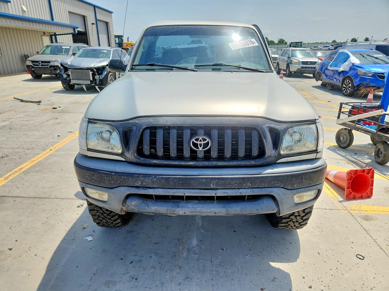 2002 Toyota Tacoma Base Silver vin: 5TEPM62N82Z887302