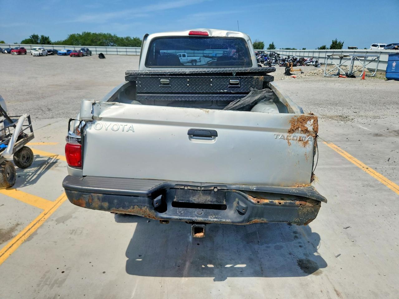 2002 Toyota Tacoma Base Silver vin: 5TEPM62N82Z887302