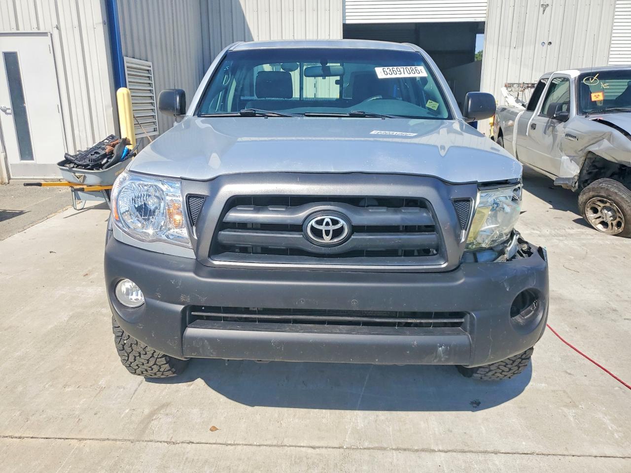 2006 Toyota Tacoma Base Silver vin: 5TEPX42N06Z253905