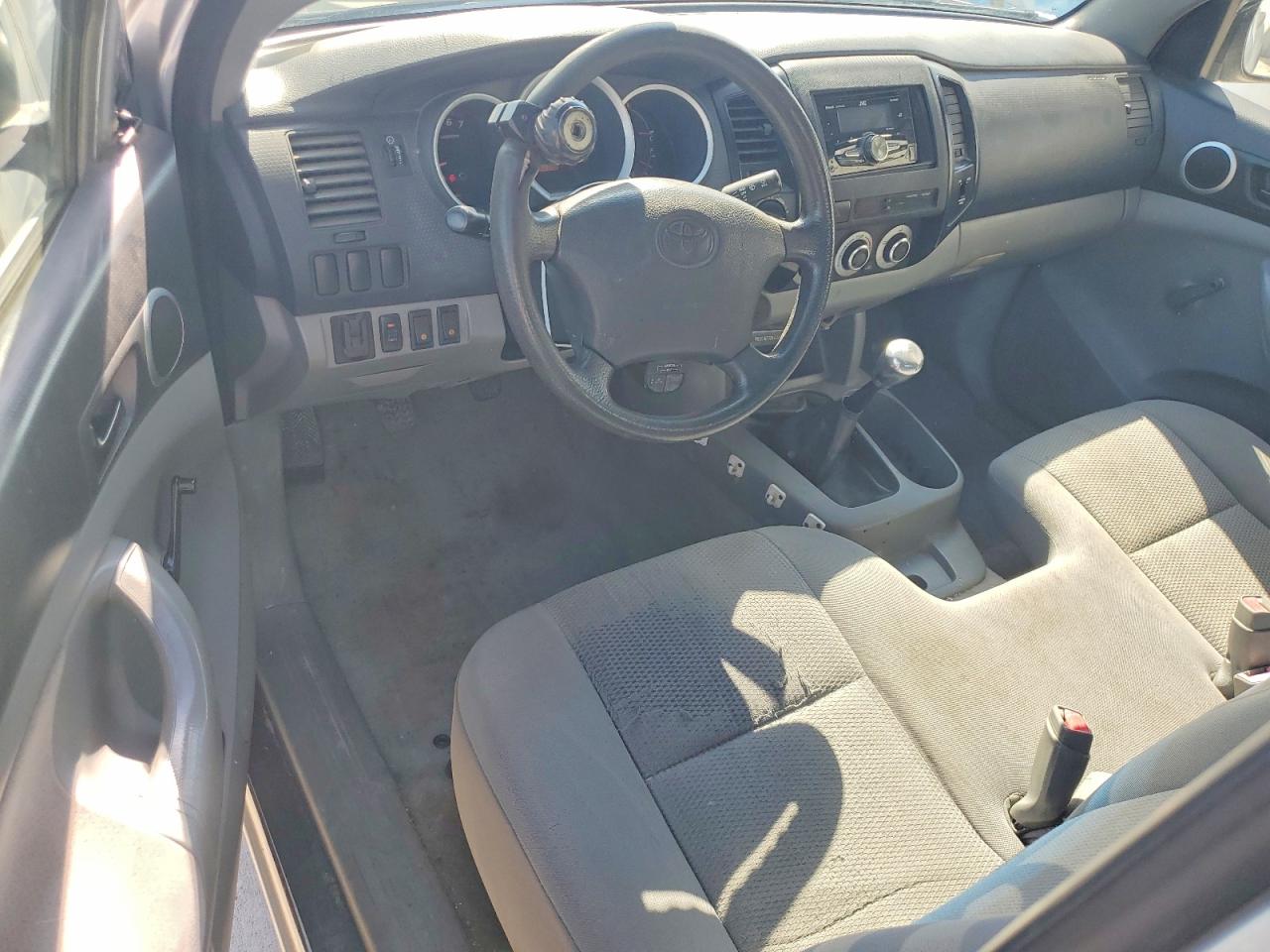2006 Toyota Tacoma Base Silver vin: 5TEPX42N06Z253905
