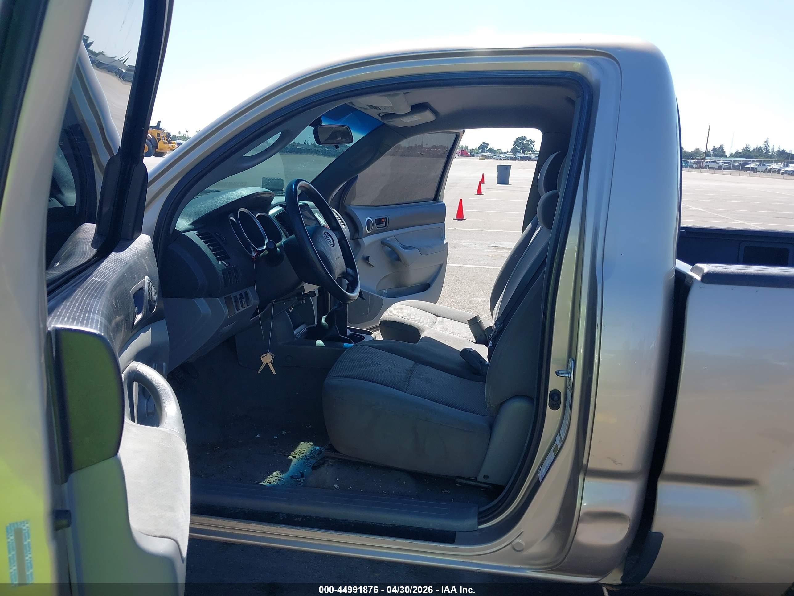 2008 Toyota Tacoma   Silver vin: 5TEPX42N08Z562499