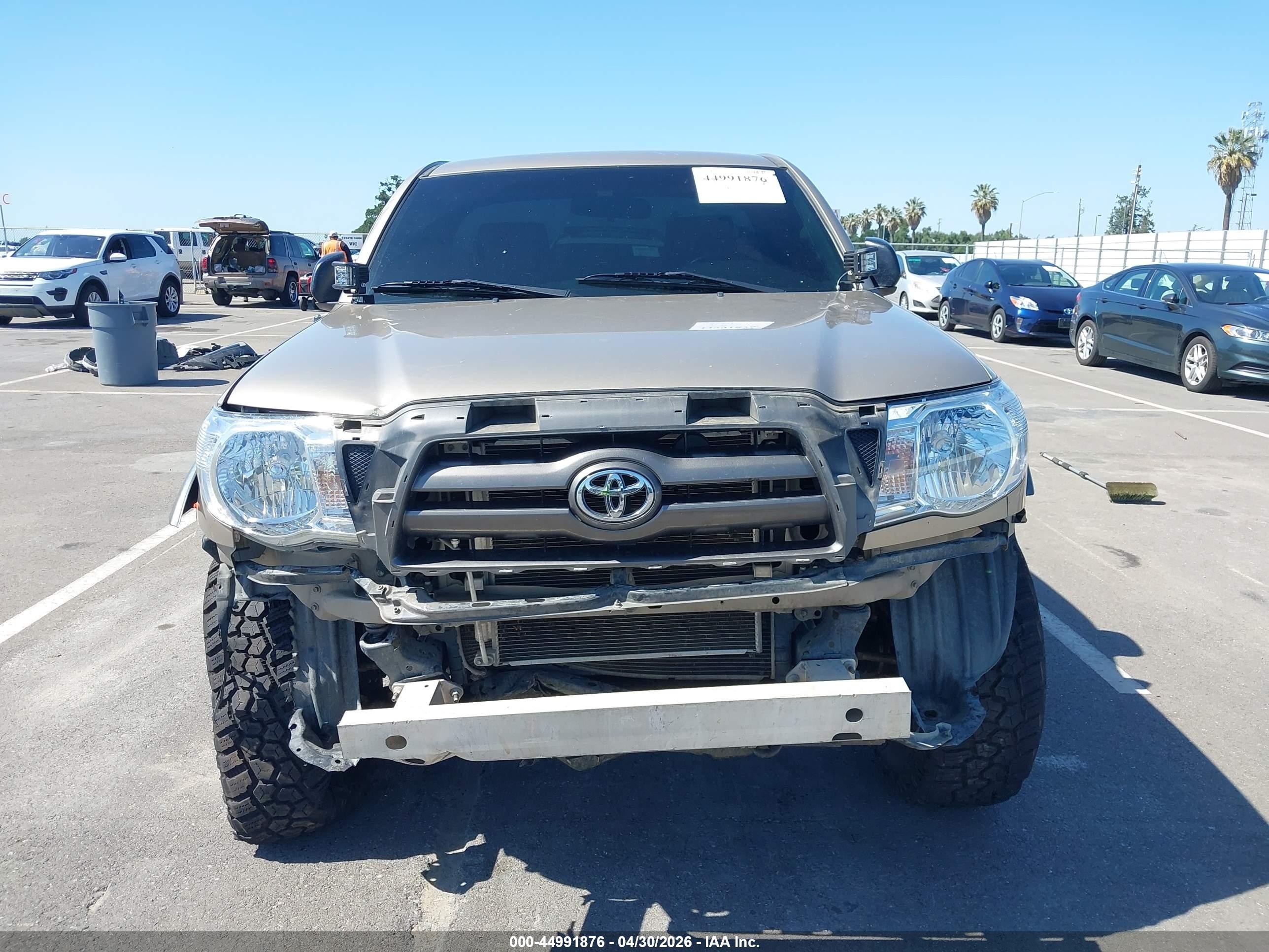 2008 Toyota Tacoma   Silver vin: 5TEPX42N08Z562499