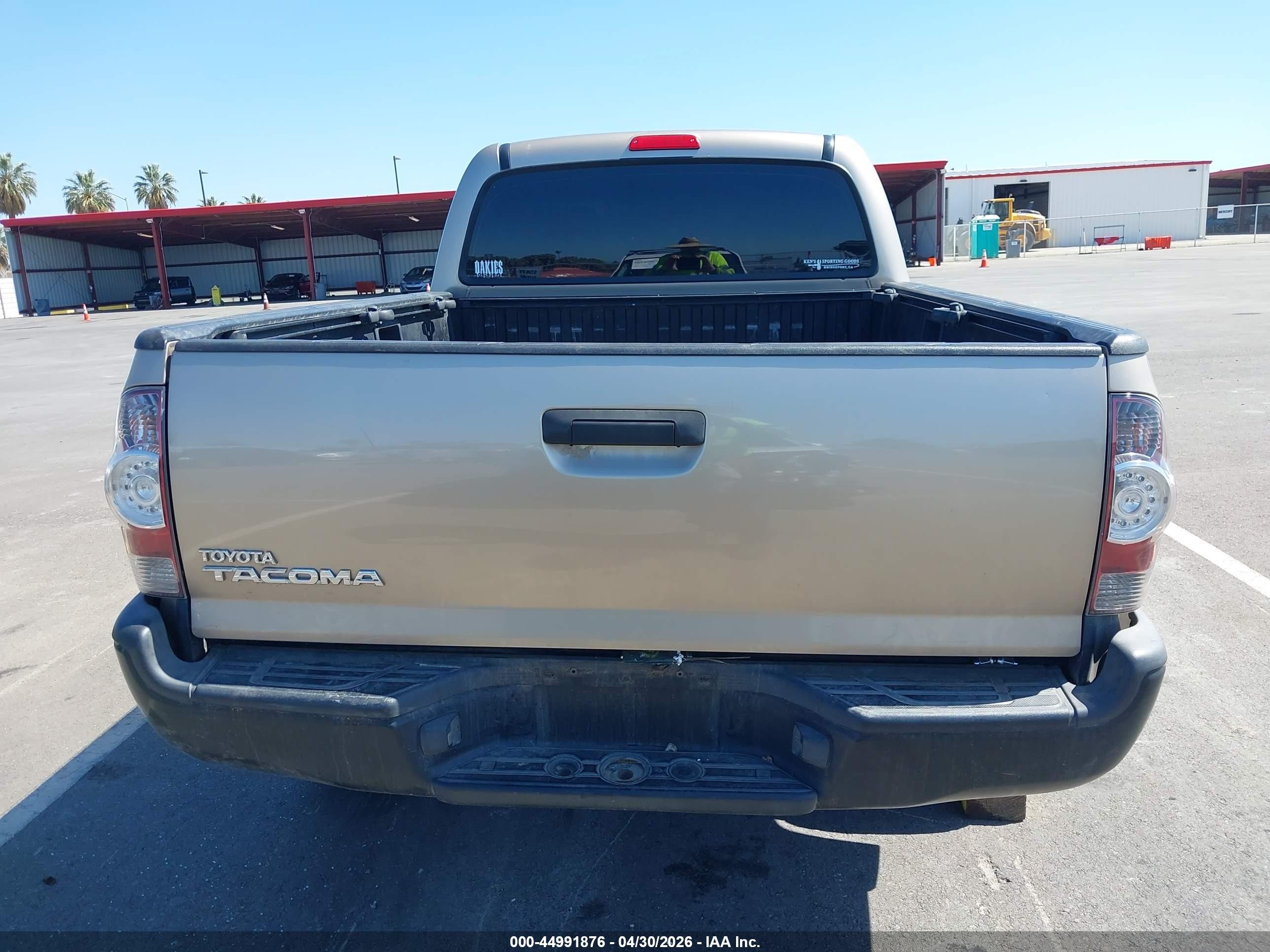 2008 Toyota Tacoma   Silver vin: 5TEPX42N08Z562499
