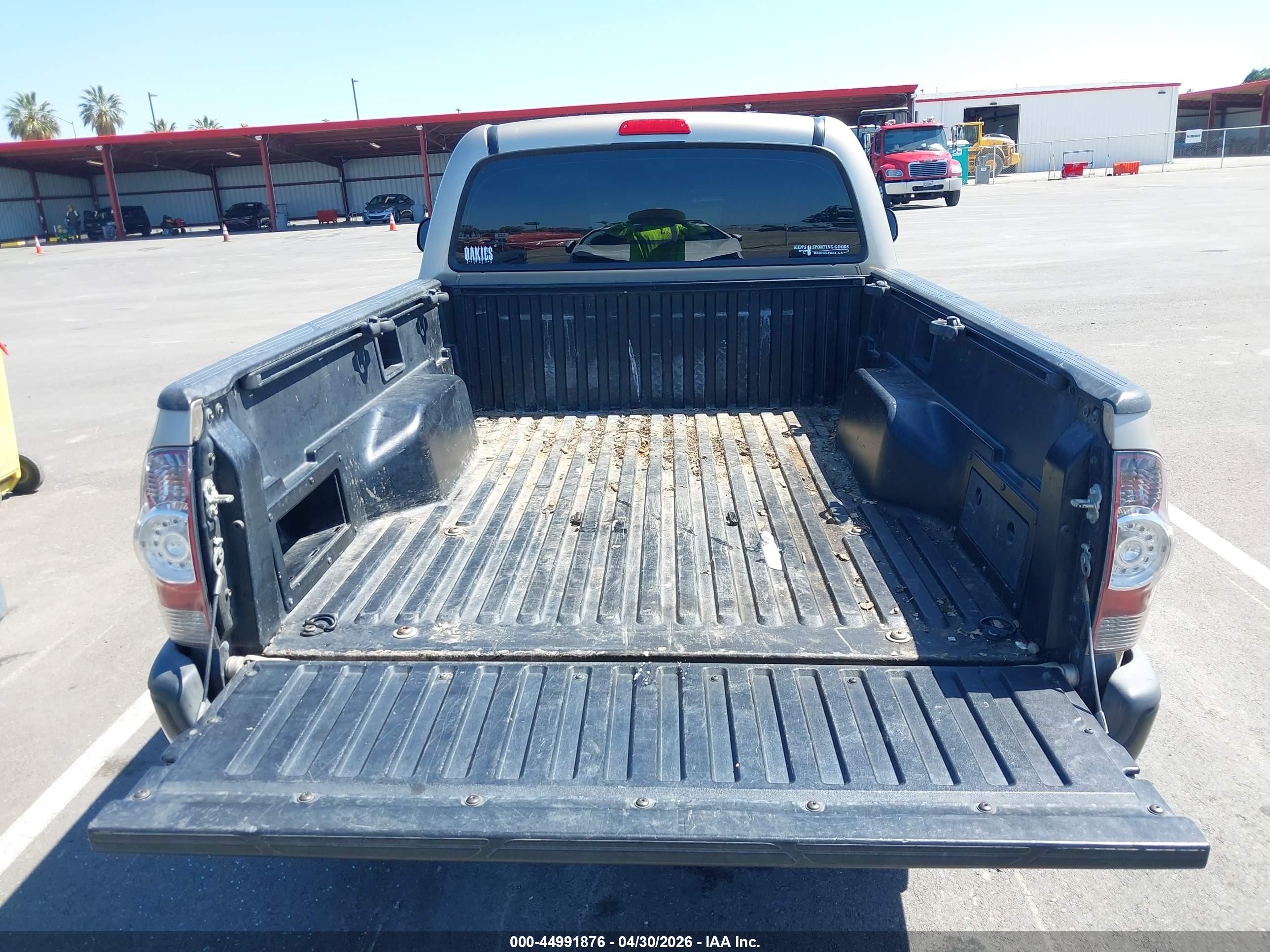 2008 Toyota Tacoma   Silver vin: 5TEPX42N08Z562499