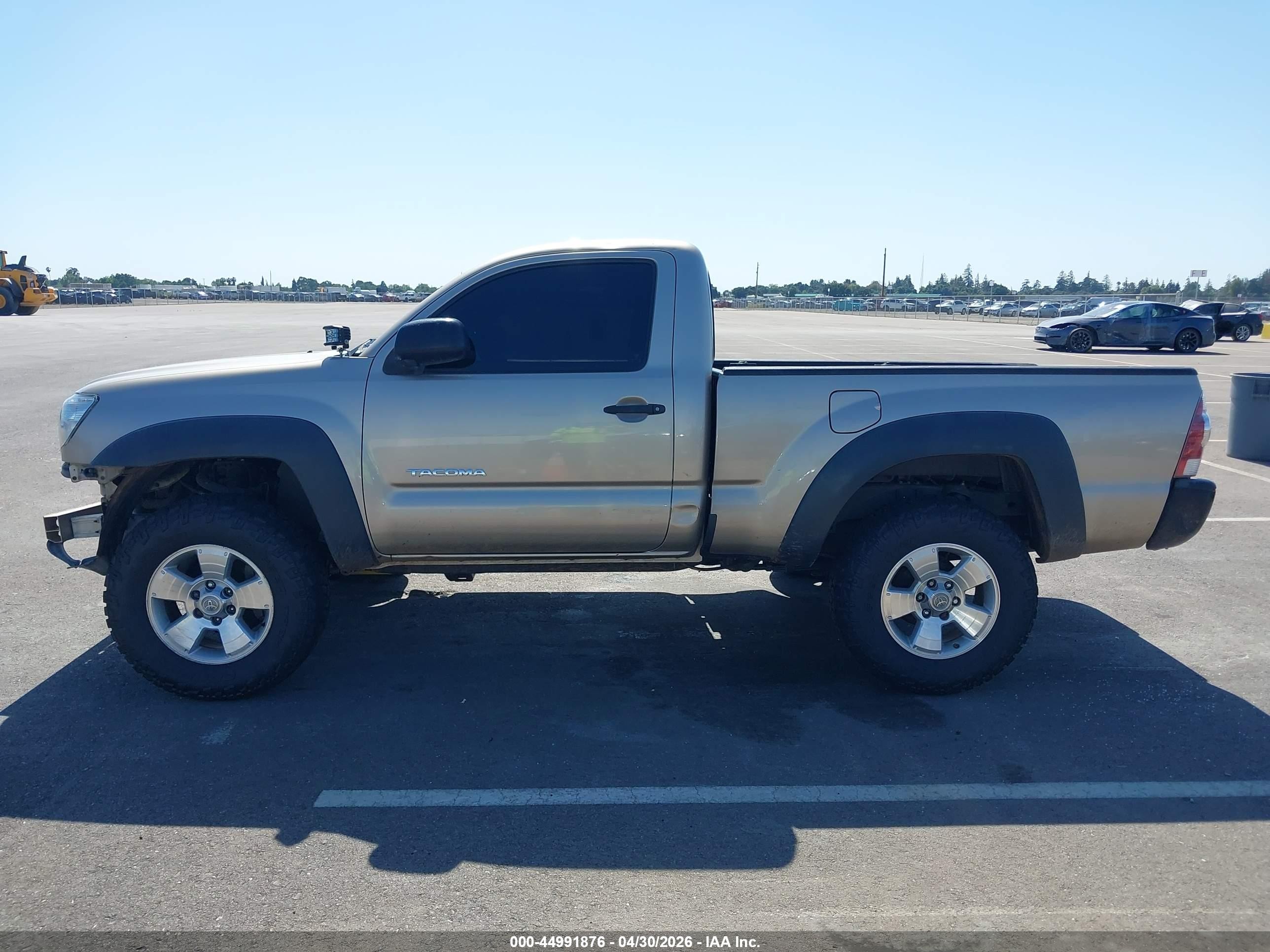 2008 Toyota Tacoma   Silver vin: 5TEPX42N08Z562499