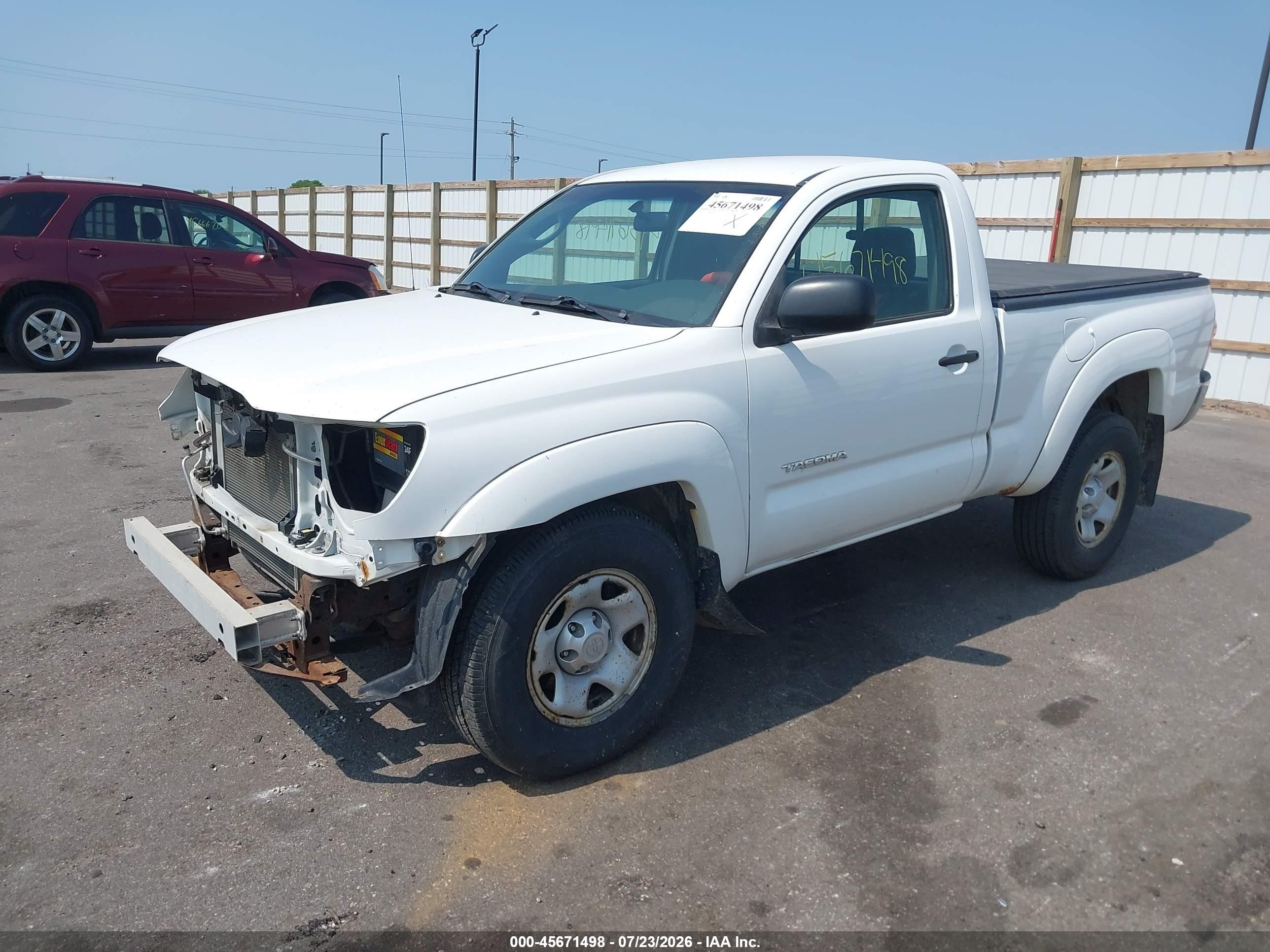 2005 Toyota Tacoma   White vin: 5TEPX42N25Z132808
