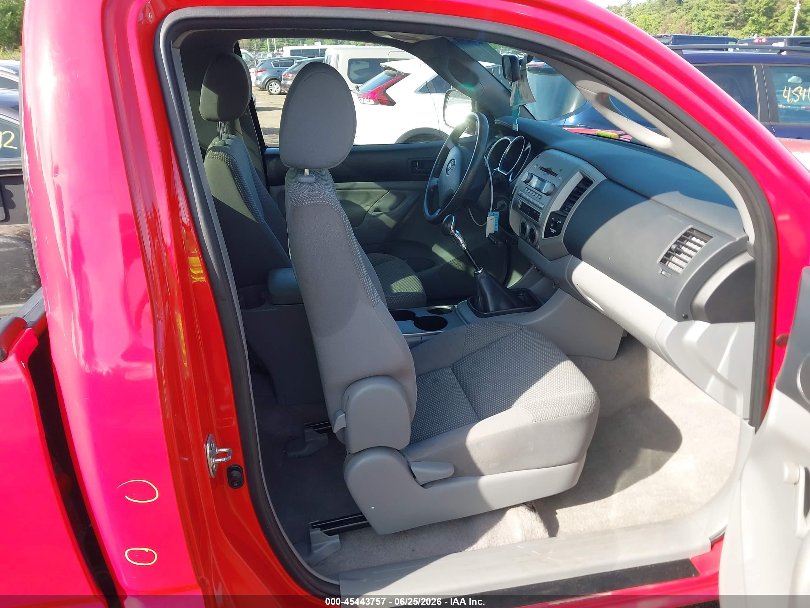 2006 Toyota Tacoma   Red vin: 5TEPX42N26Z214541
