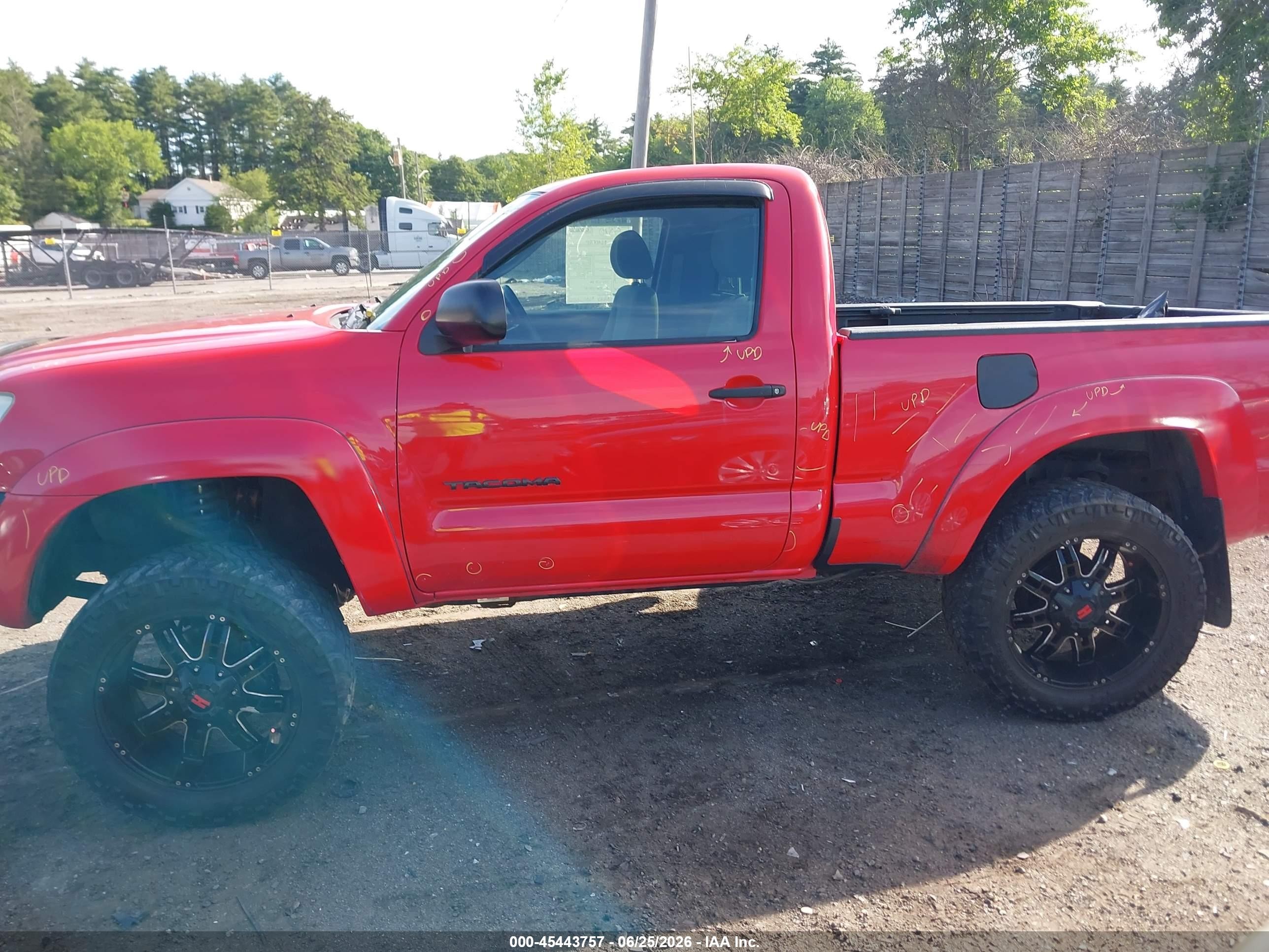 2006 Toyota Tacoma   Red vin: 5TEPX42N26Z214541