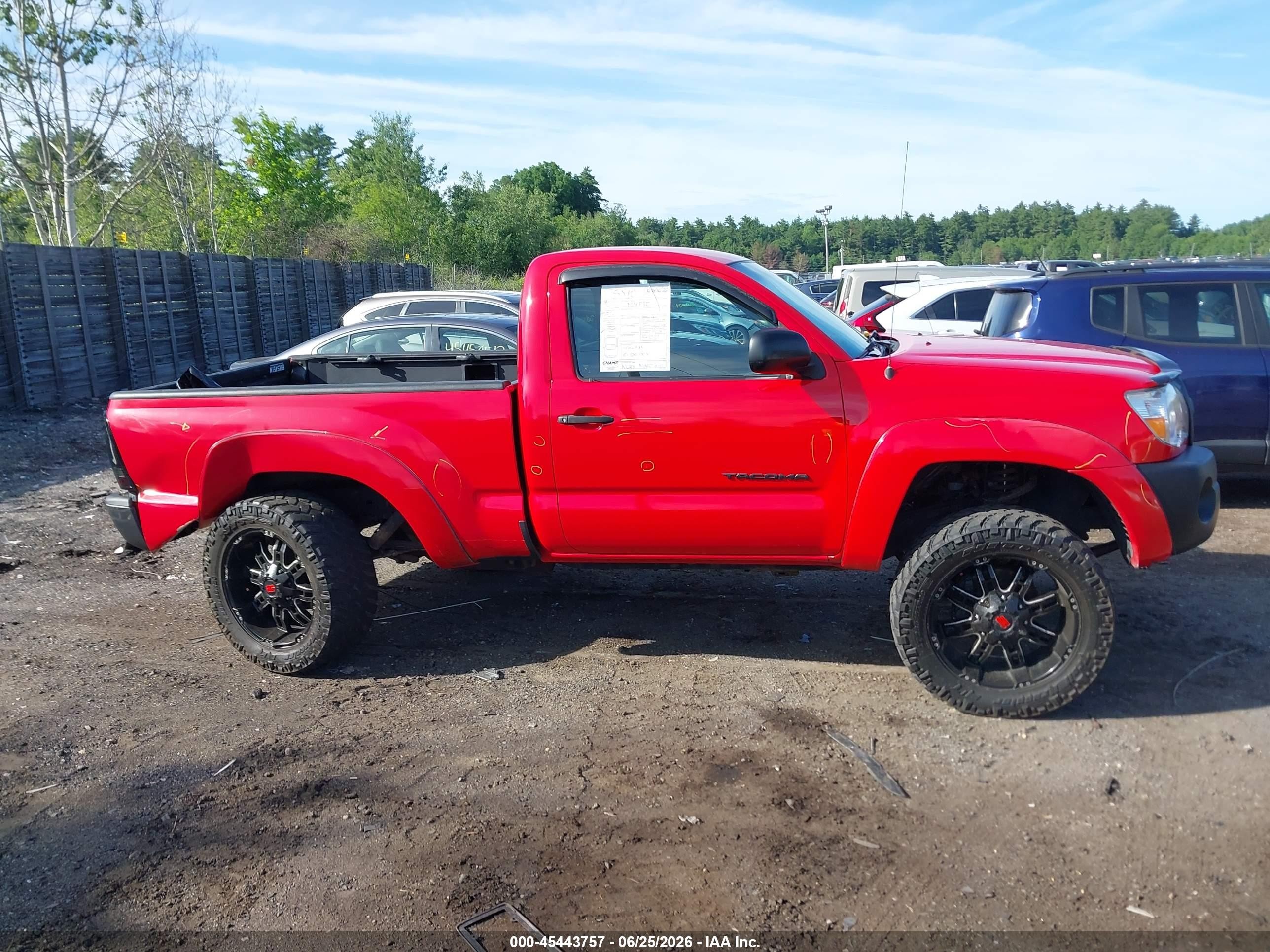 2006 Toyota Tacoma   Red vin: 5TEPX42N26Z214541