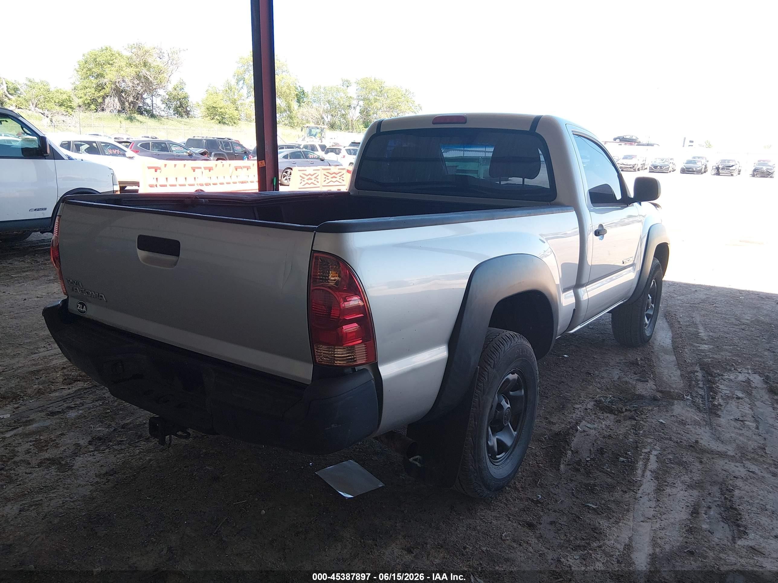 2008 Toyota Tacoma   Silver vin: 5TEPX42N28Z475655