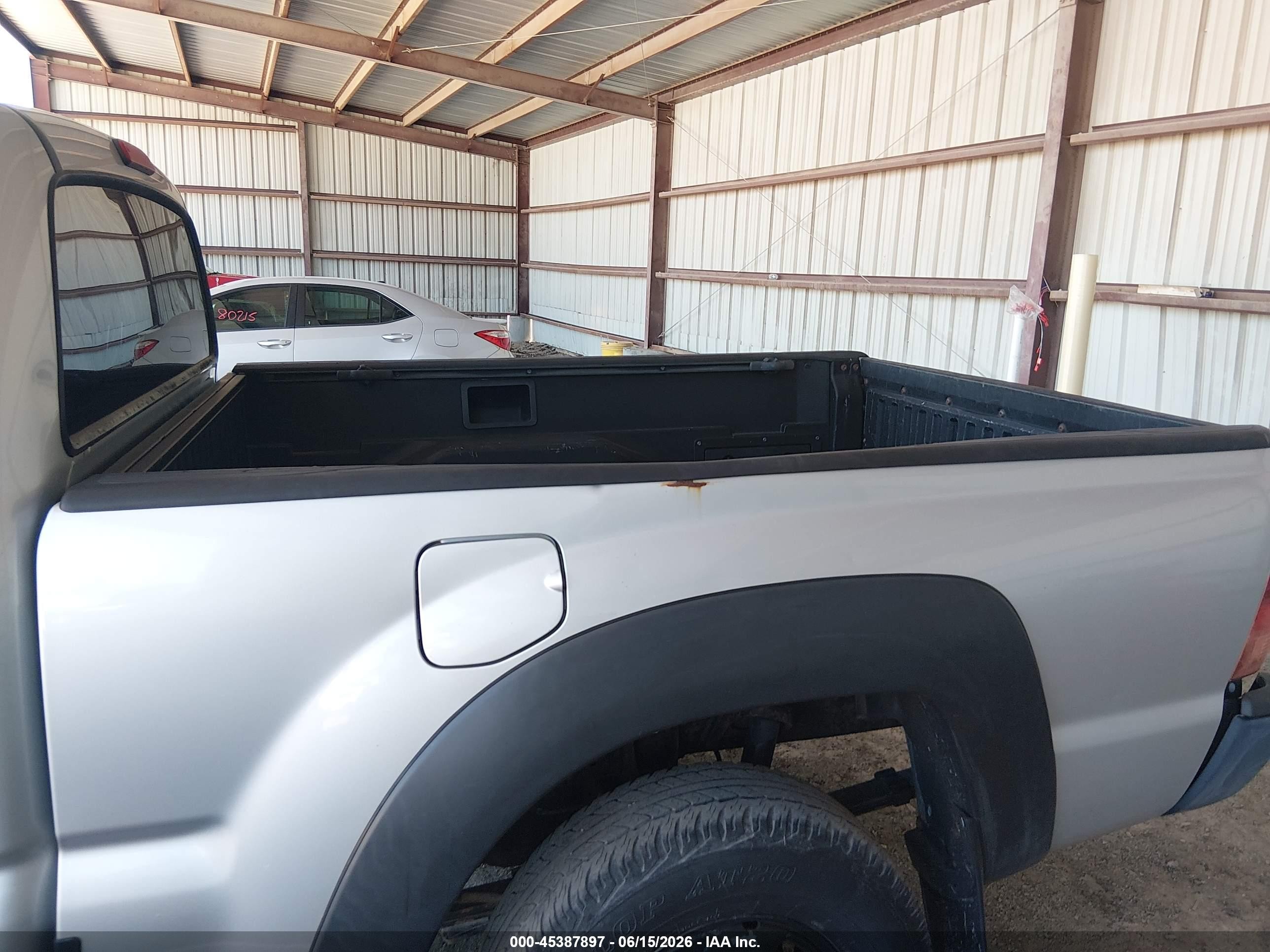 2008 Toyota Tacoma   Silver vin: 5TEPX42N28Z475655