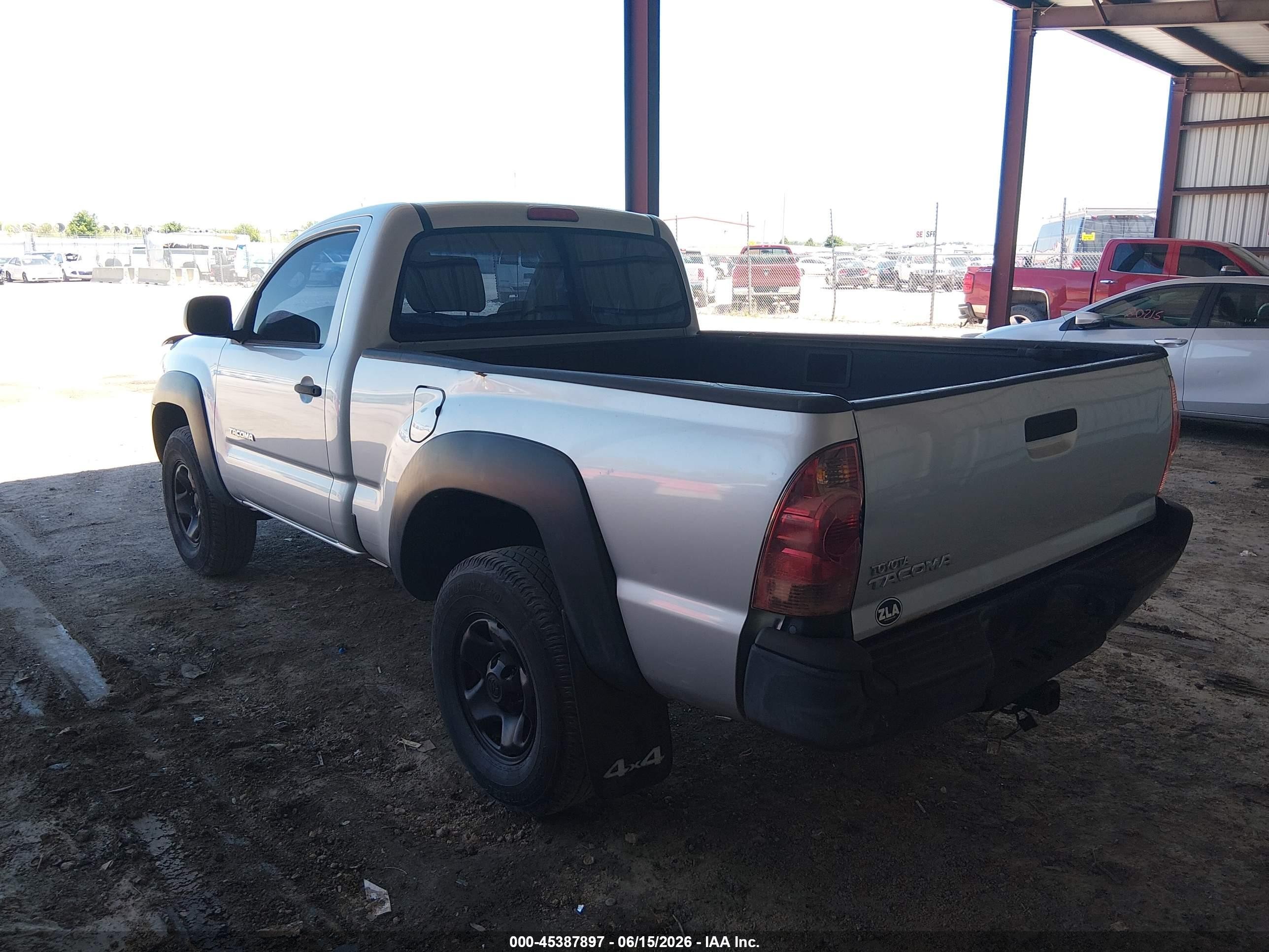 2008 Toyota Tacoma   Silver vin: 5TEPX42N28Z475655