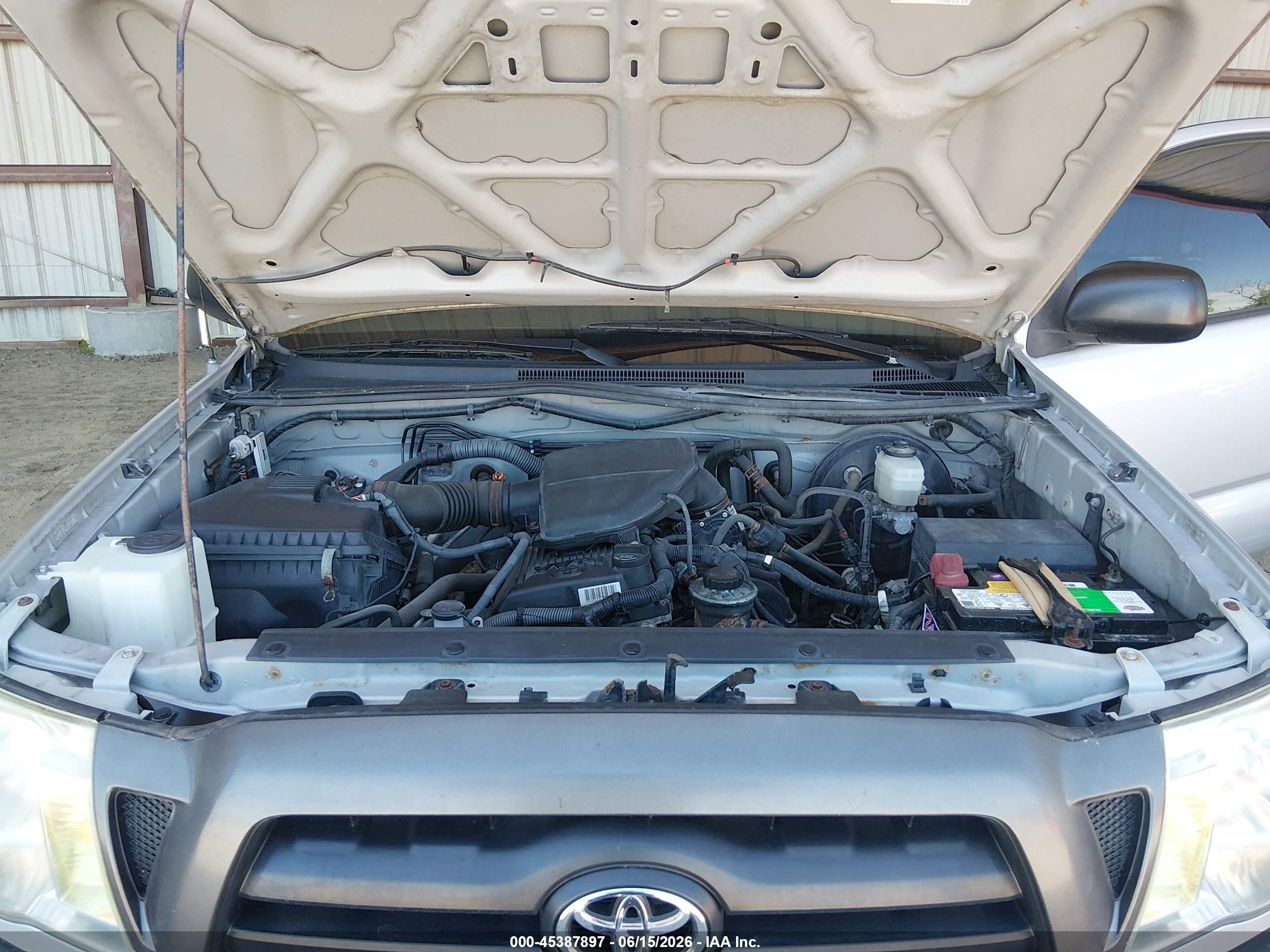 2008 Toyota Tacoma   Silver vin: 5TEPX42N28Z475655