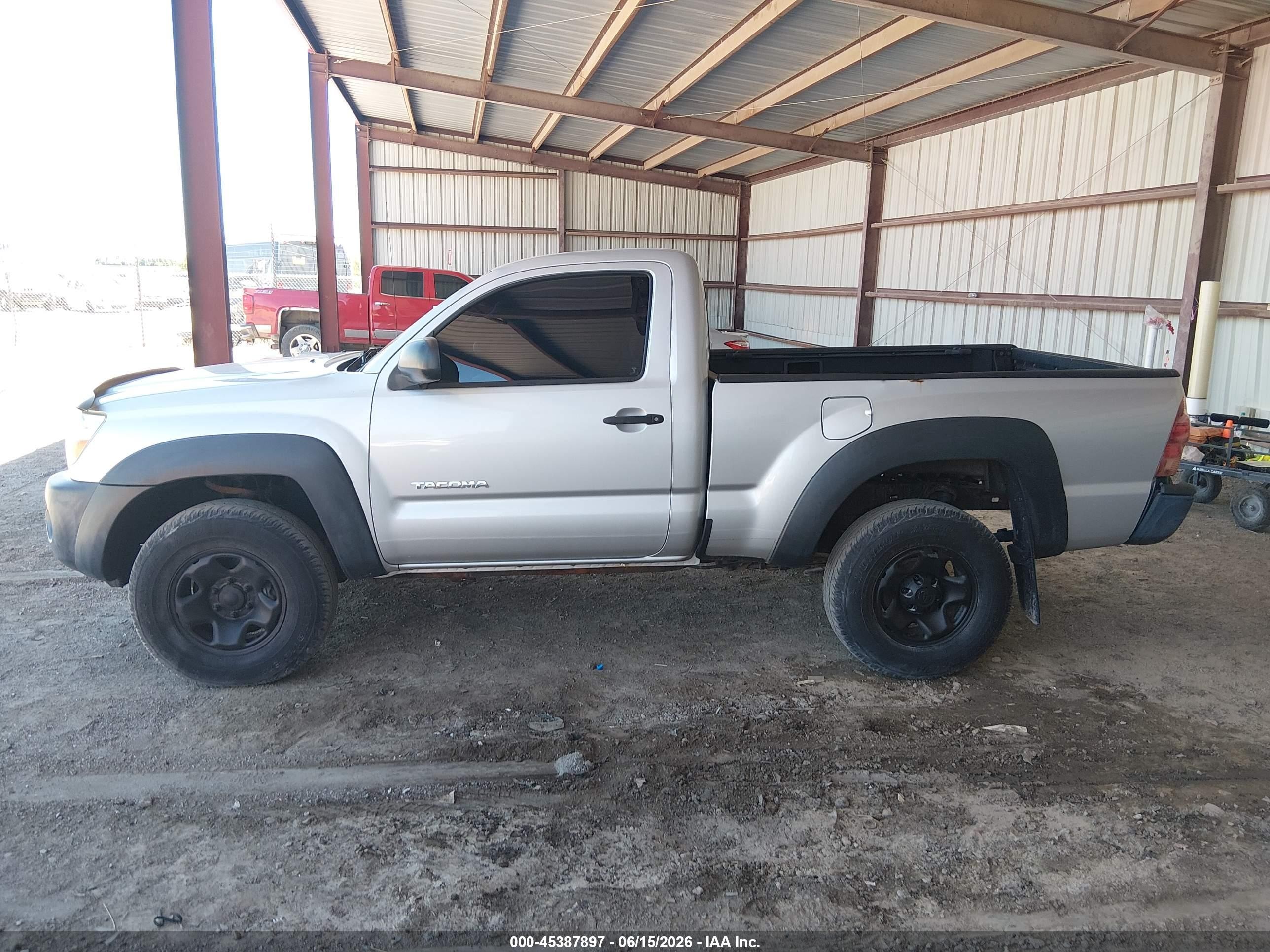 2008 Toyota Tacoma   Silver vin: 5TEPX42N28Z475655