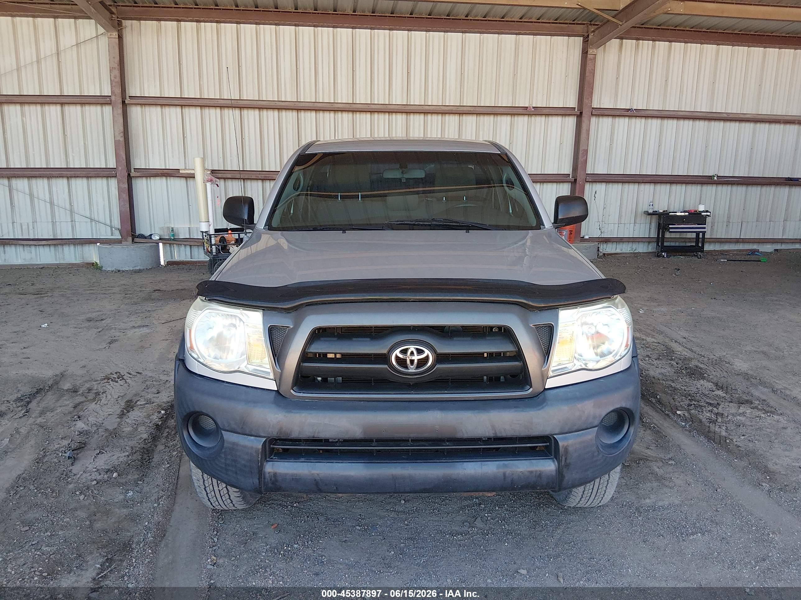 2008 Toyota Tacoma   Silver vin: 5TEPX42N28Z475655