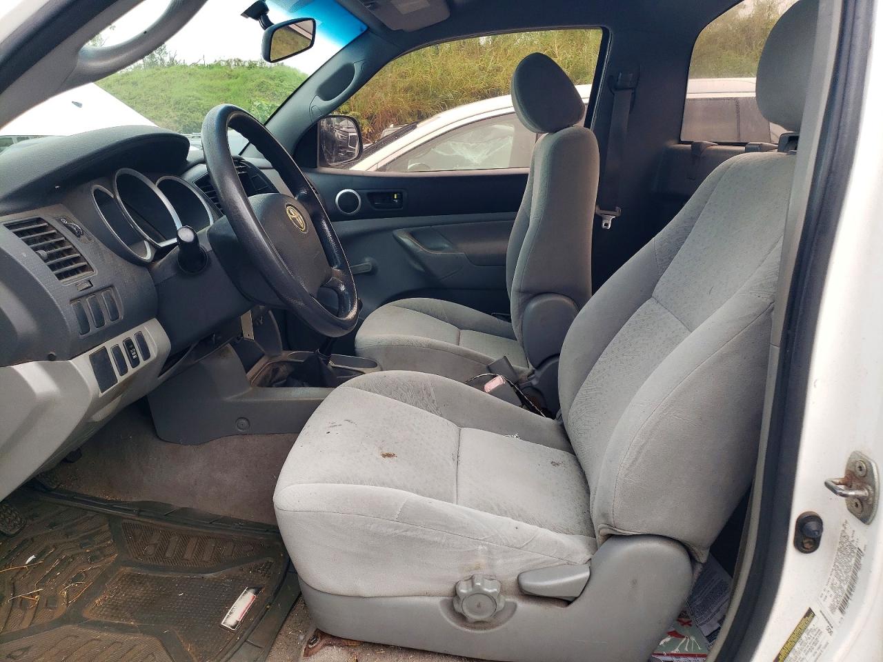 2006 Toyota Tacoma Base White vin: 5TEPX42N46Z149949