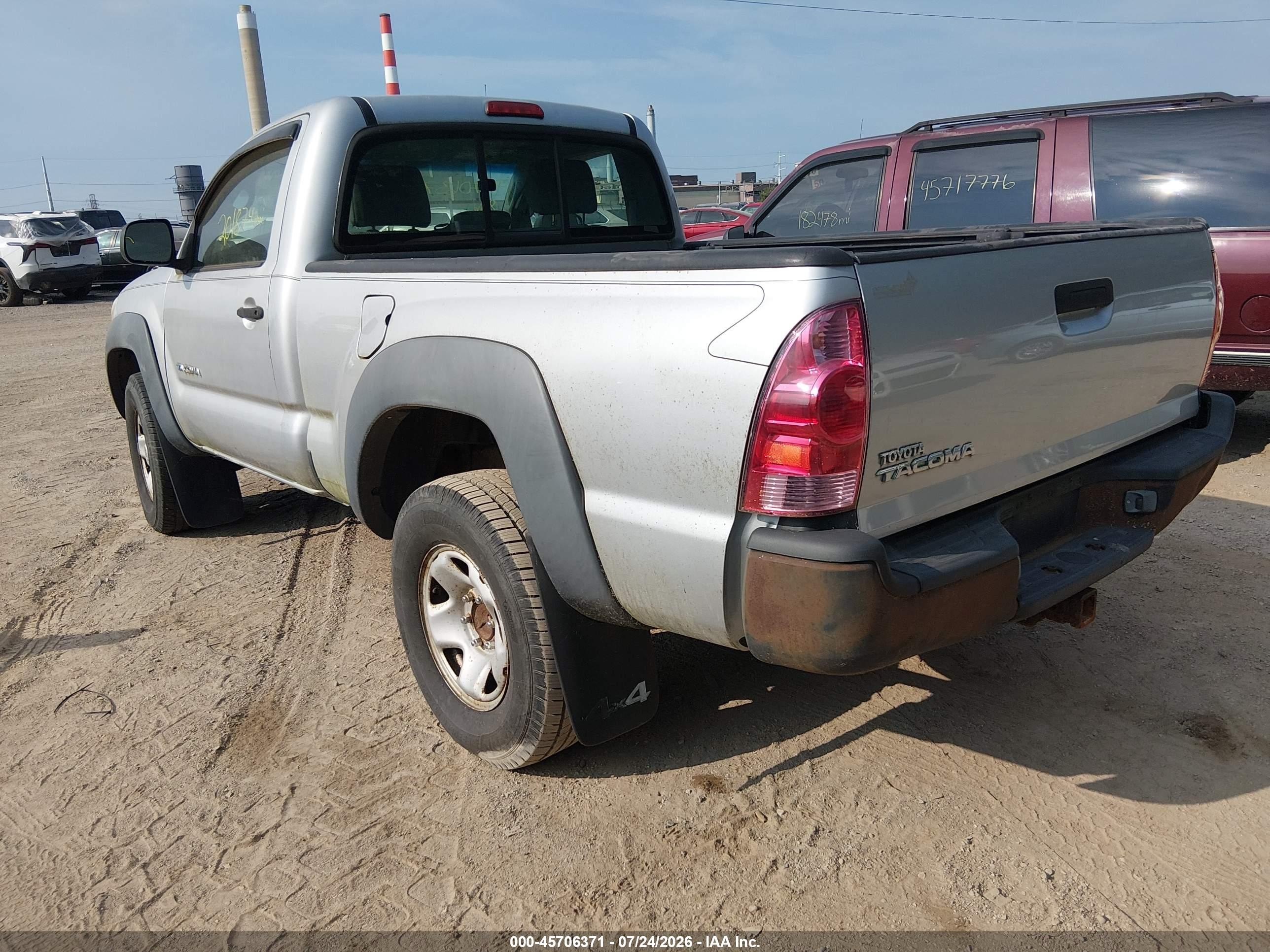 2007 Toyota Tacoma   Silver vin: 5TEPX42N57Z342001