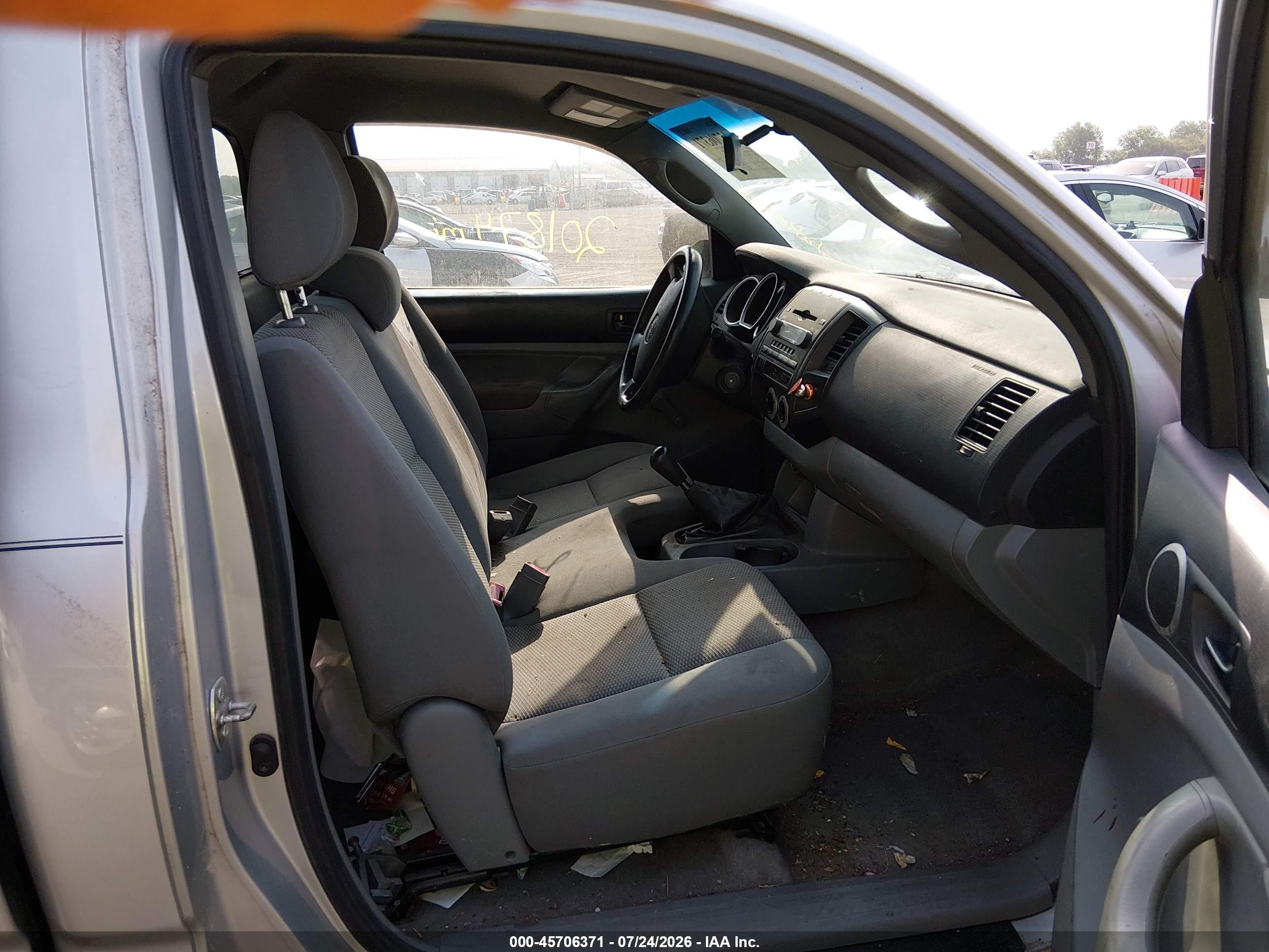 2007 Toyota Tacoma   Silver vin: 5TEPX42N57Z342001