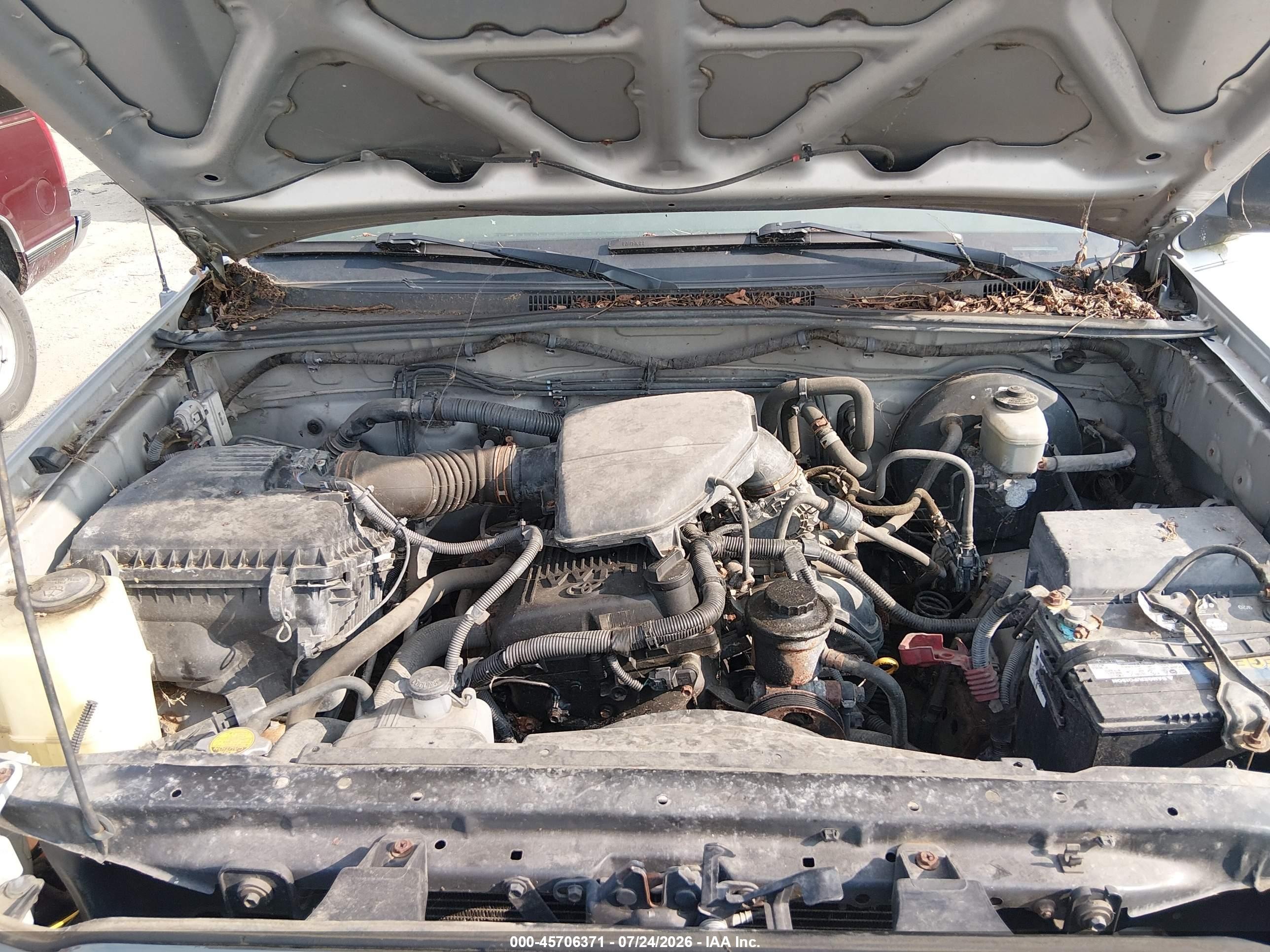 2007 Toyota Tacoma   Silver vin: 5TEPX42N57Z342001