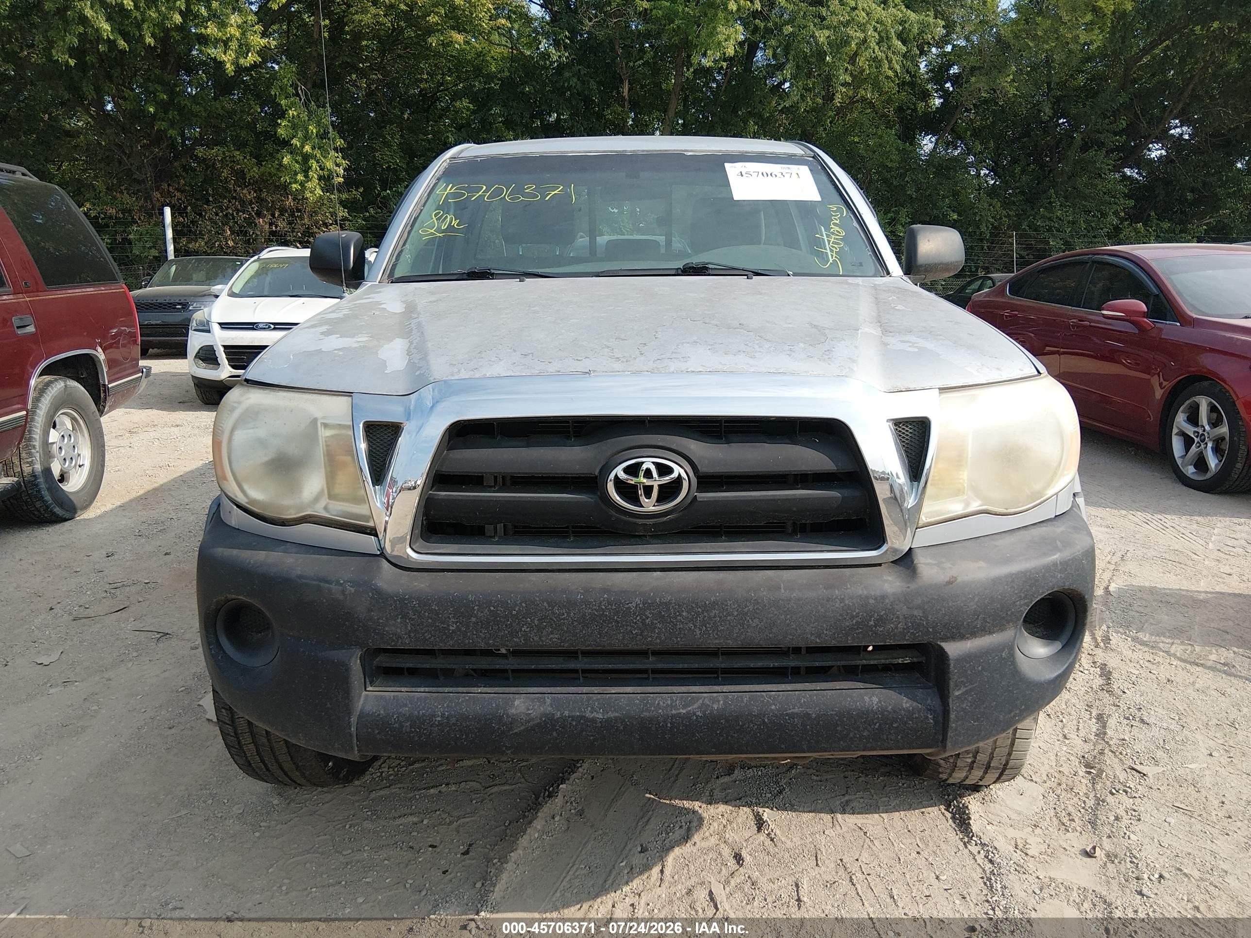 2007 Toyota Tacoma   Silver vin: 5TEPX42N57Z342001