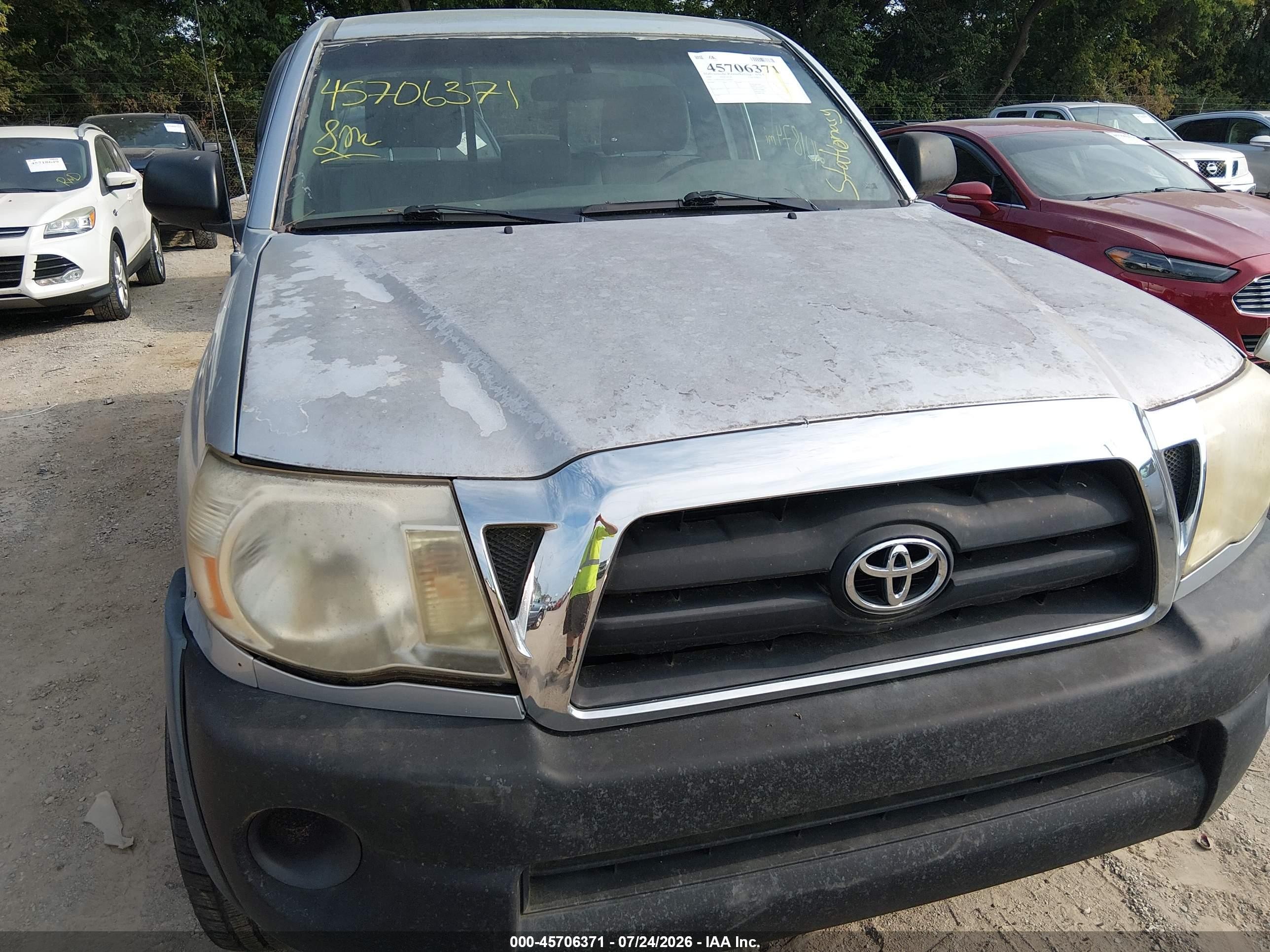 2007 Toyota Tacoma   Silver vin: 5TEPX42N57Z342001