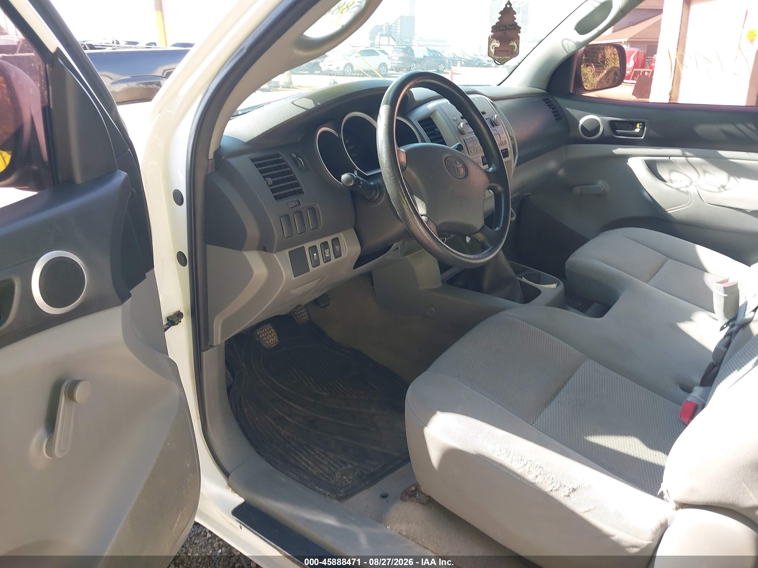 2009 Toyota Tacoma   White vin: 5TEPX42N59Z602996