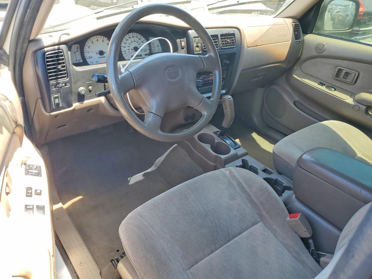 2001 Toyota Tacoma Xtracab Prerunner White vin: 5TESM92N31Z852659