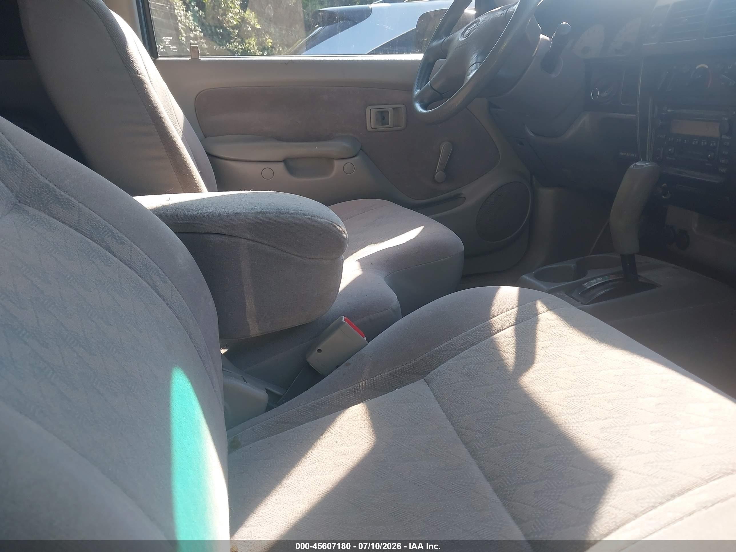 2001 Toyota Tacoma Prerunner Silver vin: 5TESM92N41Z845025