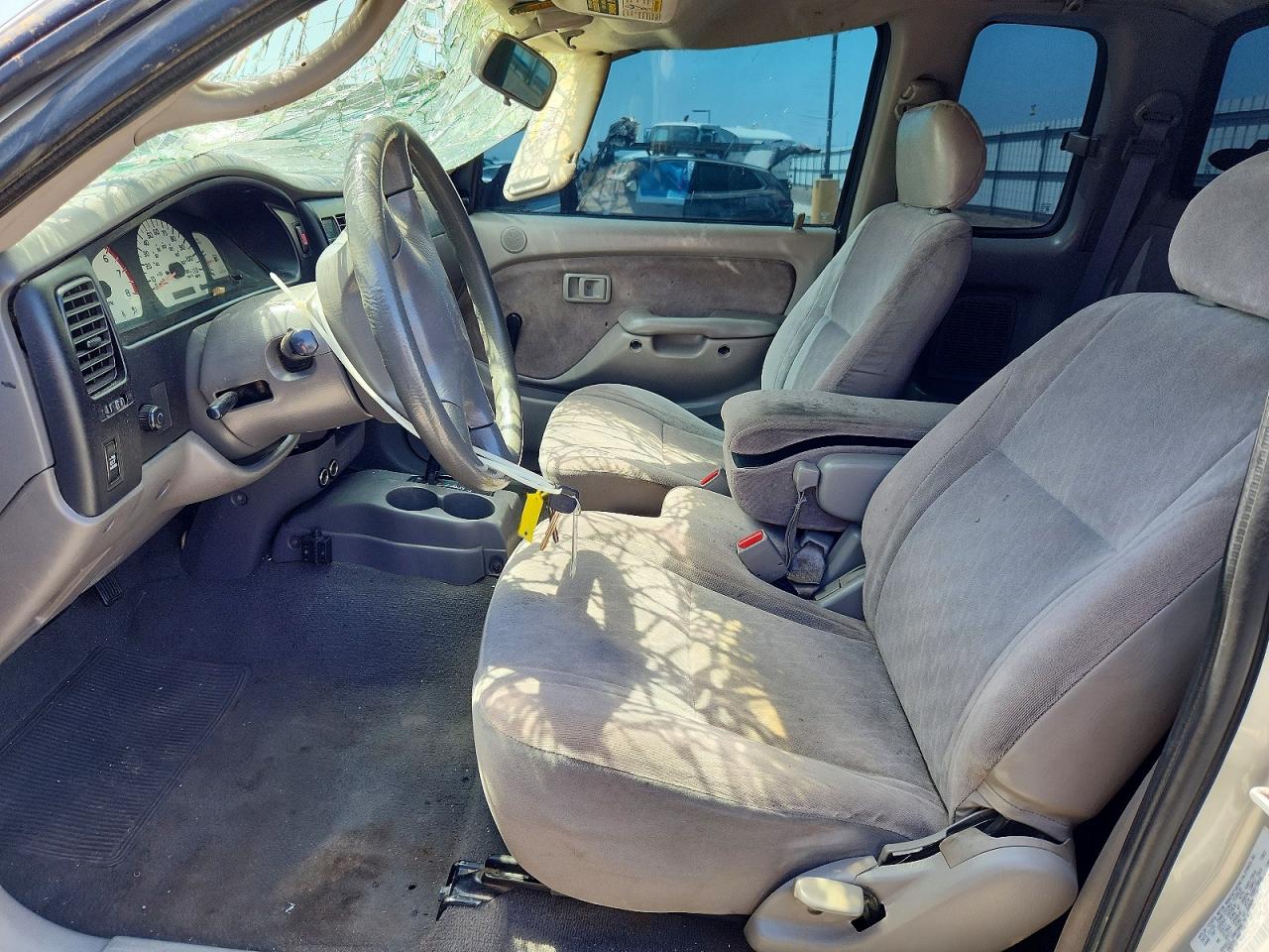 2004 Toyota Tacoma Xtracab Prerunner Silver vin: 5TESM92N44Z339022