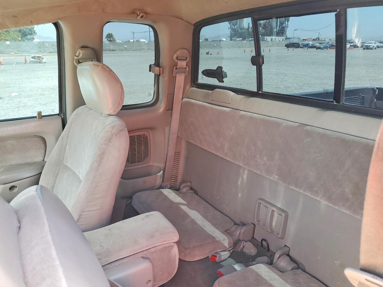 2004 Toyota Tacoma Xtracab Prerunner Silver vin: 5TESM92N44Z339022
