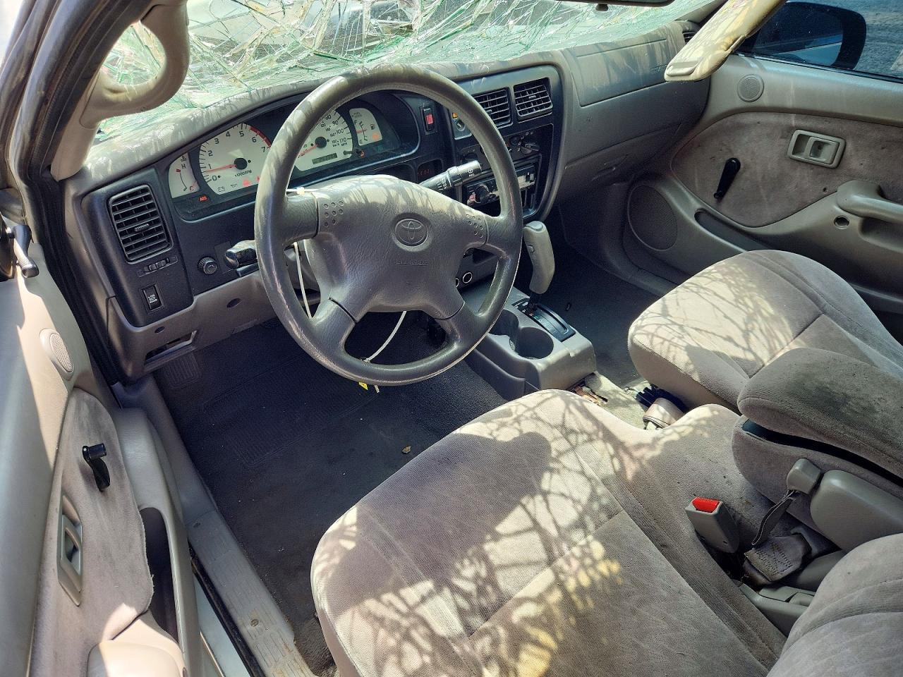 2004 Toyota Tacoma Xtracab Prerunner Silver vin: 5TESM92N44Z339022