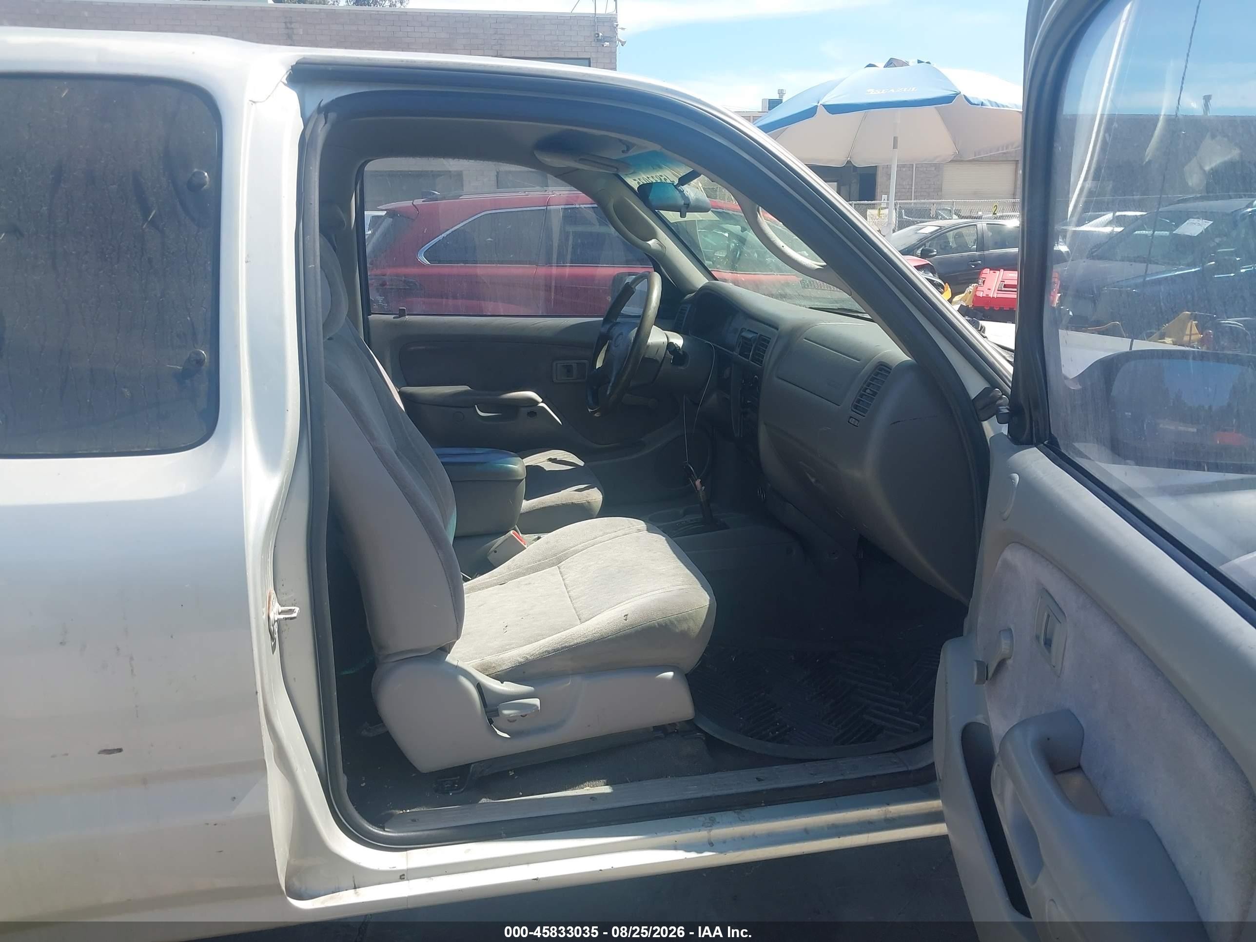 2003 Toyota Tacoma Xtracab Prerunner Silver vin: 5TESM92N93Z228996