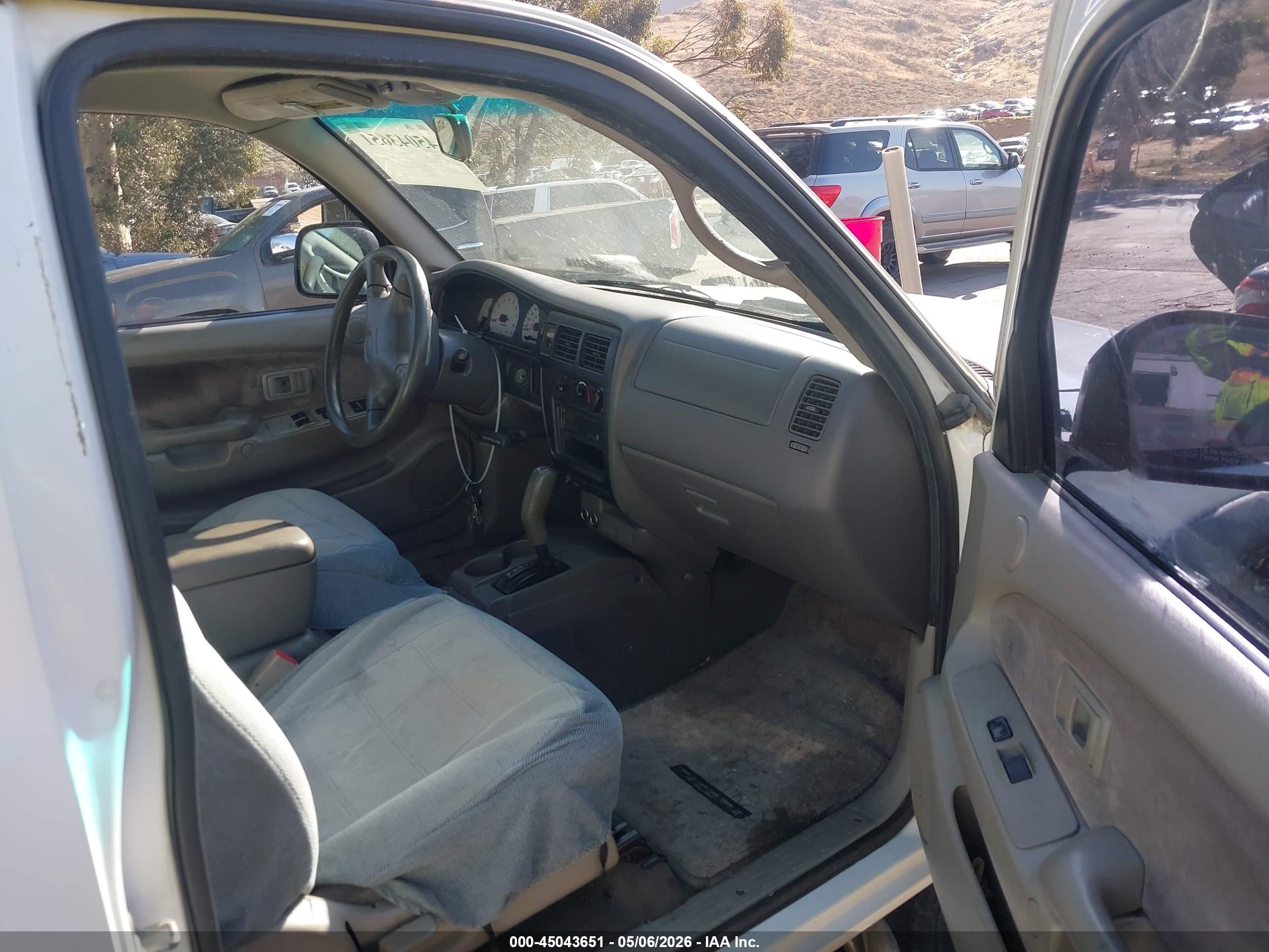2001 Toyota Tacoma Prerunner V6 Белый vin: 5TESN92N01Z793101