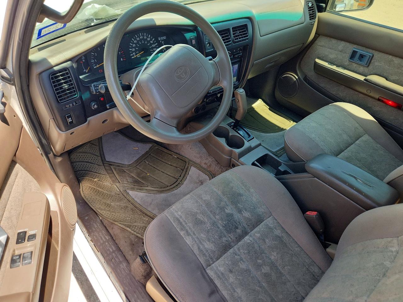 2000 Toyota Tacoma Xtracab Prerunner White vin: 5TESN92N3YZ704714