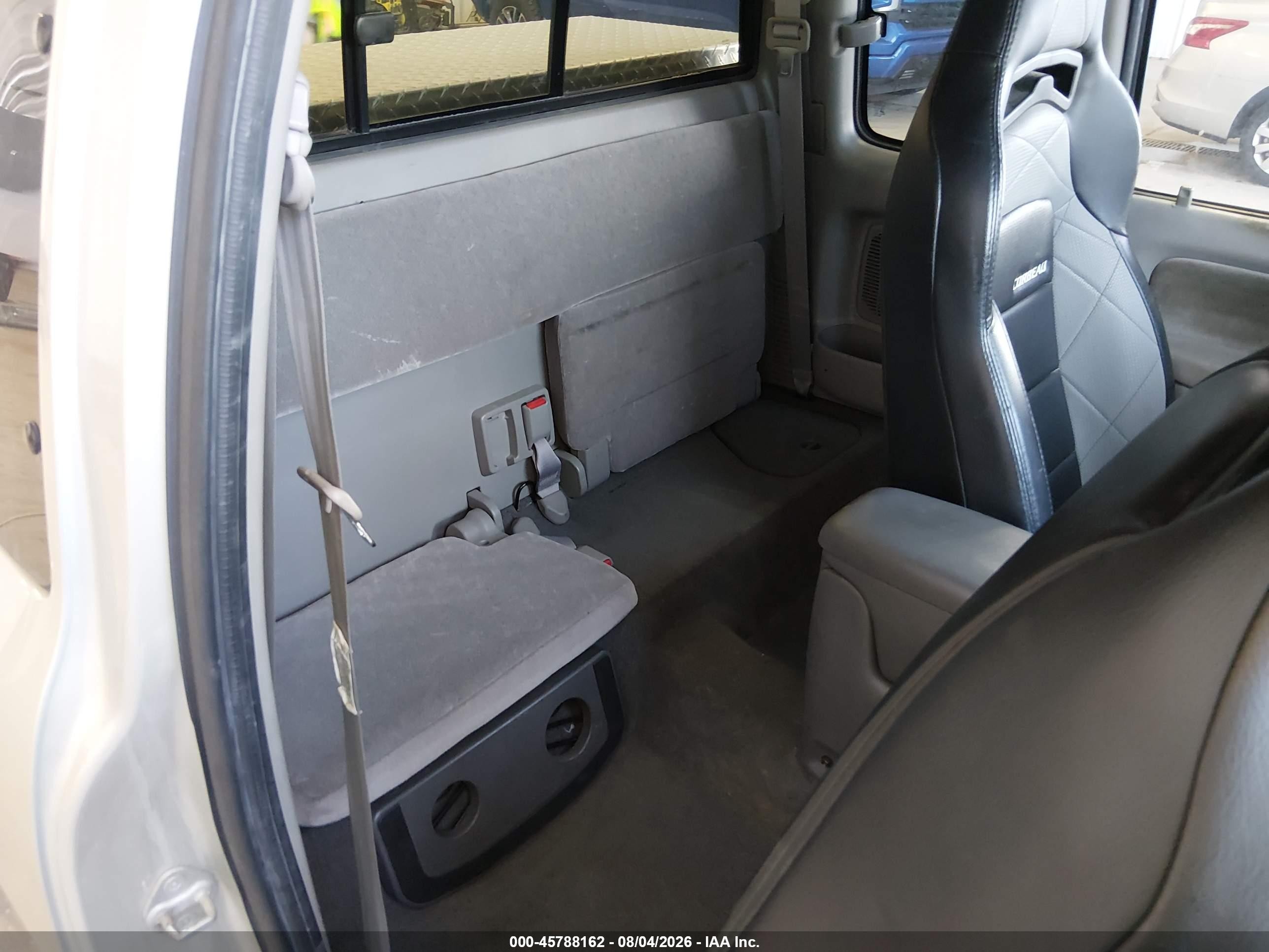 2004 Toyota Tacoma Prerunner V6 Silver vin: 5TESN92N44Z452868