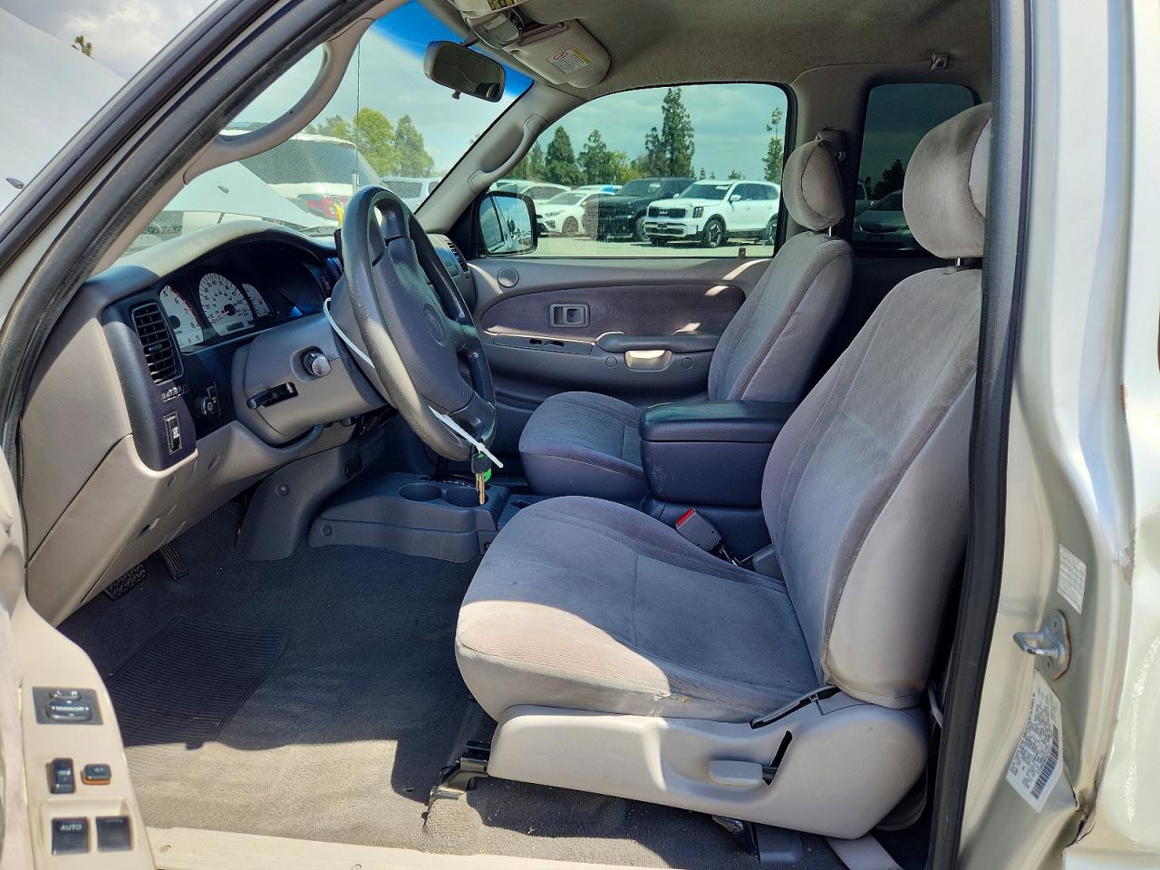 2004 Toyota Tacoma Xtracab Prerunner Silver vin: 5TESN92N64Z343117