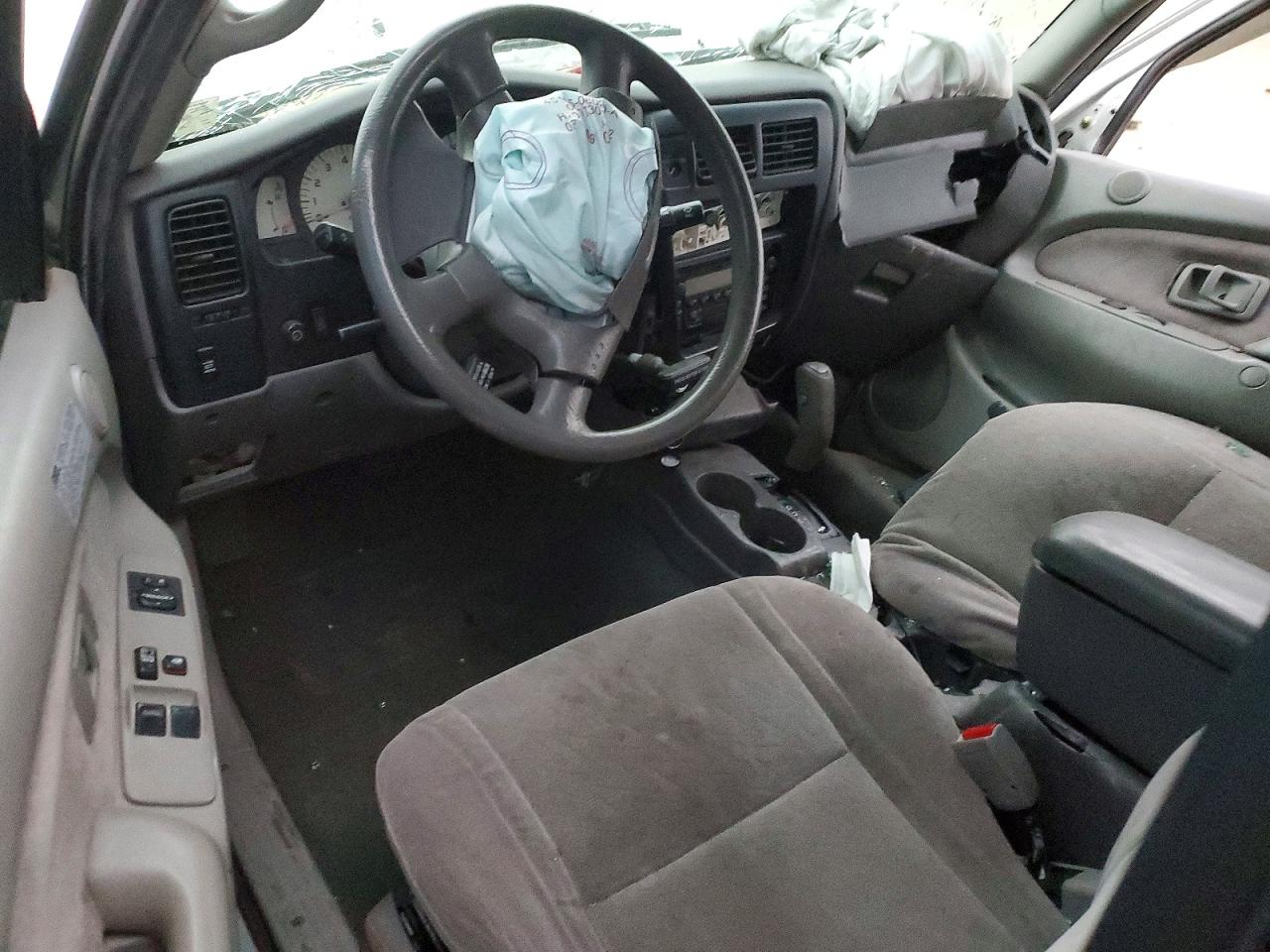 2004 Toyota Tacoma Xtracab Prerunner Silver vin: 5TESN92N94Z319815