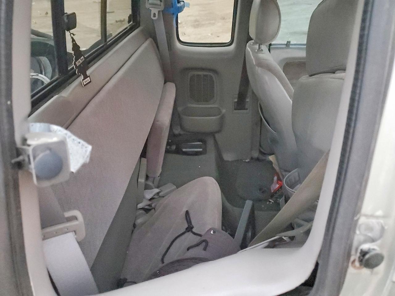 2004 Toyota Tacoma Xtracab Prerunner Silver vin: 5TESN92N94Z319815