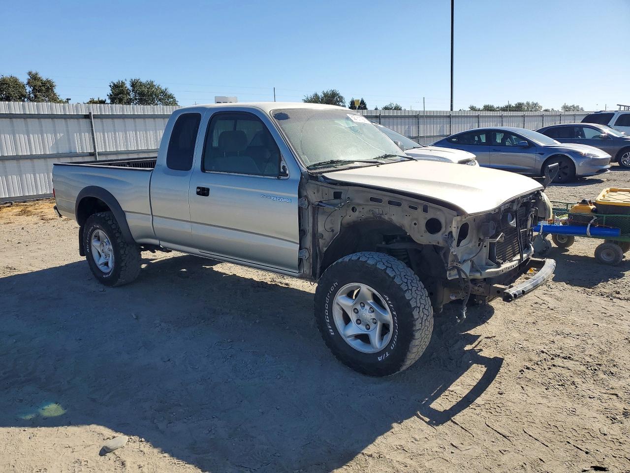 2004 Toyota Tacoma Xtracab Prerunner Silver vin: 5TESN92N94Z439260