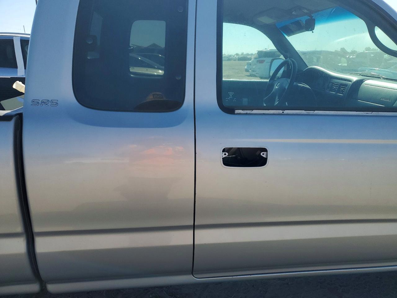 2004 Toyota Tacoma Xtracab Prerunner Silver vin: 5TESN92N94Z439260