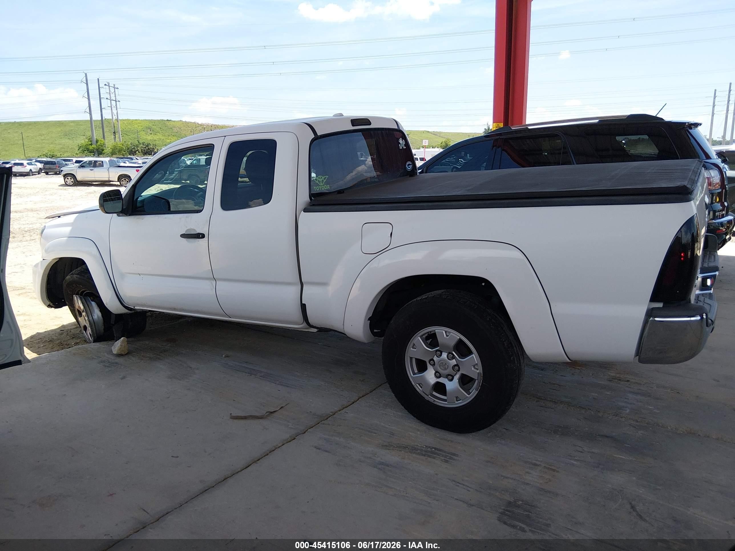 2009 Toyota Tacoma Prerunner V6 White vin: 5TETU62N69Z635833
