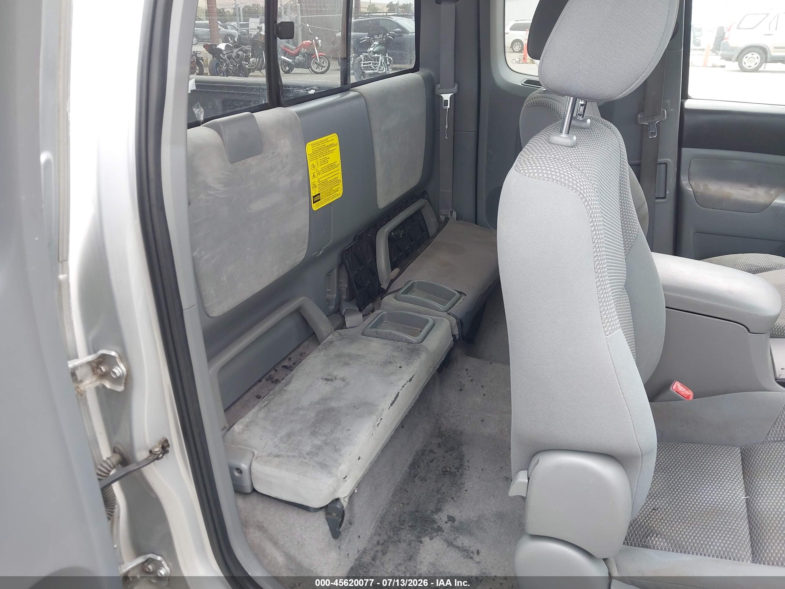 2007 Toyota Tacoma   Silver vin: 5TETX22N07Z334164